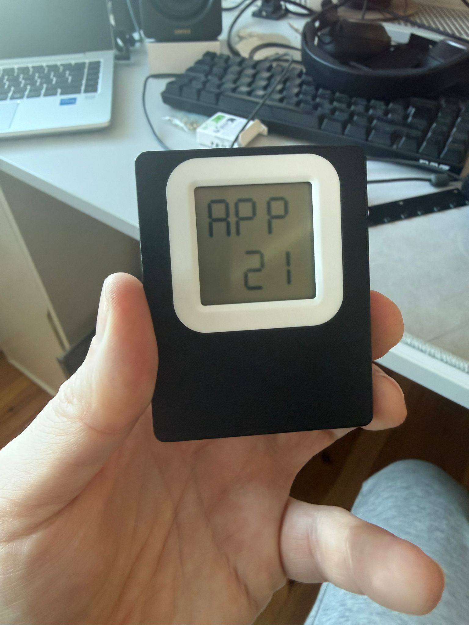 Tuya Bluetooth Temperature Humidity Sensor LCD TH05F AAA case