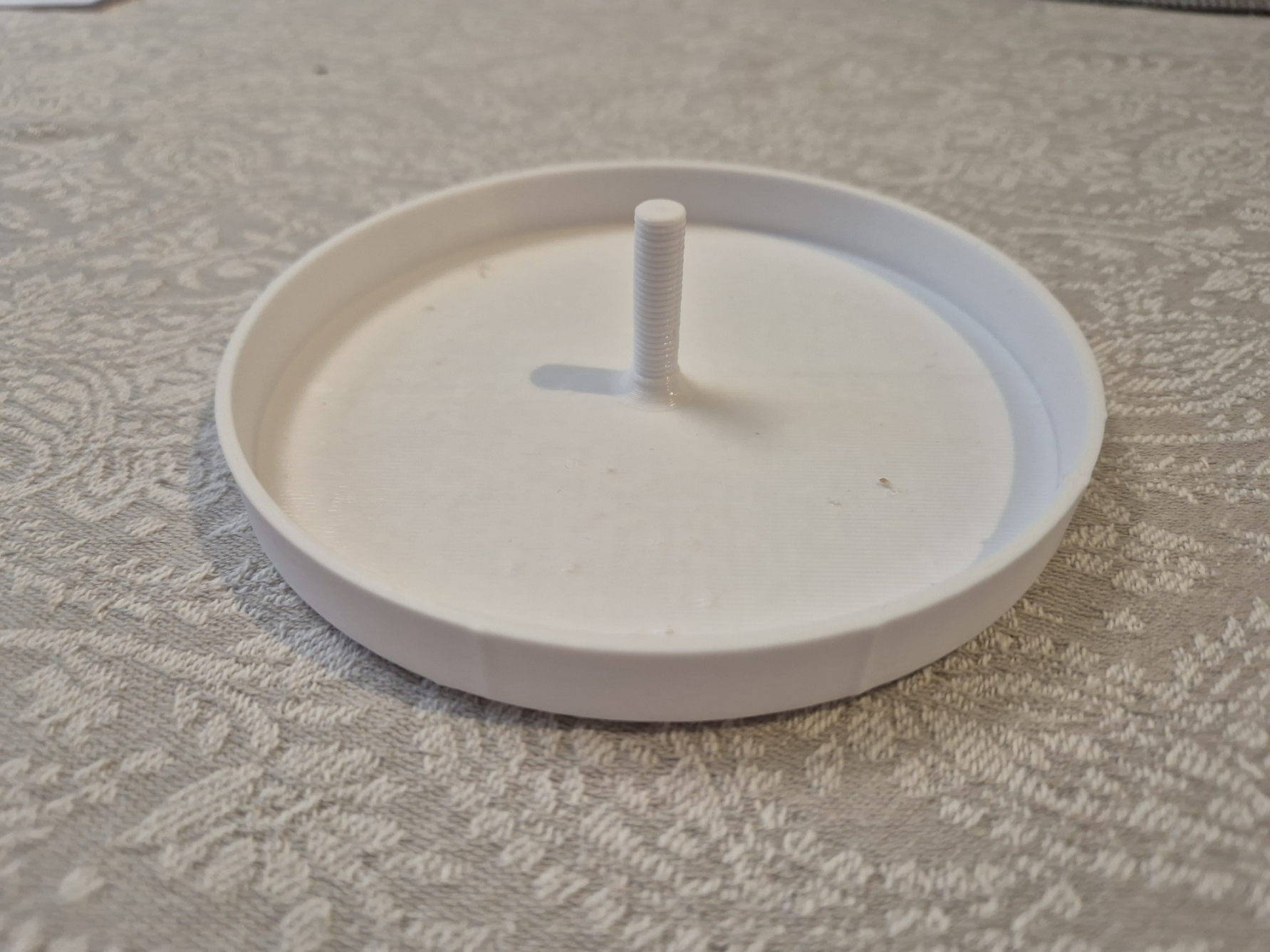 Round light box cover with lifted rim and 78 mm wide bracket