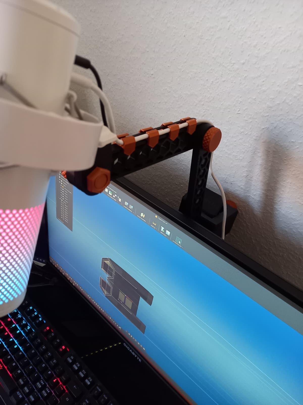 Cable rail to connect to arm