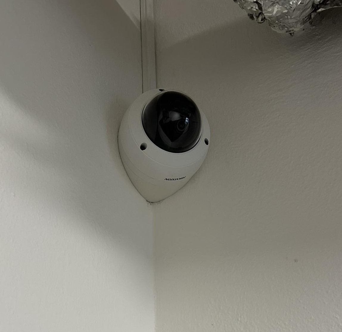 Hikvision DS-2CD2183G2 Corner Wall Mount Bracket