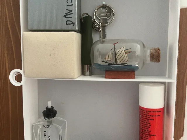 Very thin shelf