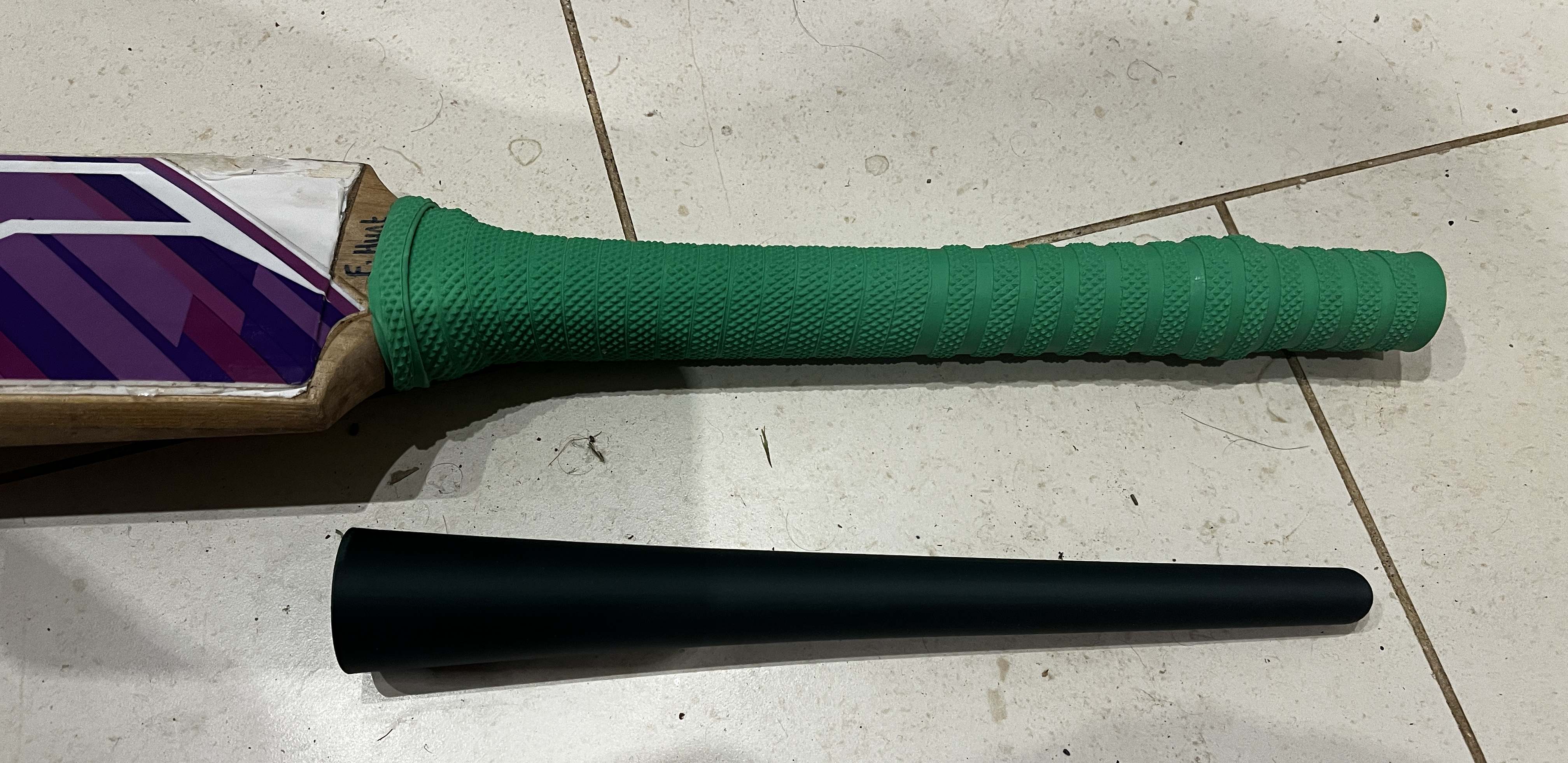 Cricket Bat Cone - for fitting new grips on cricket bats (junior size)