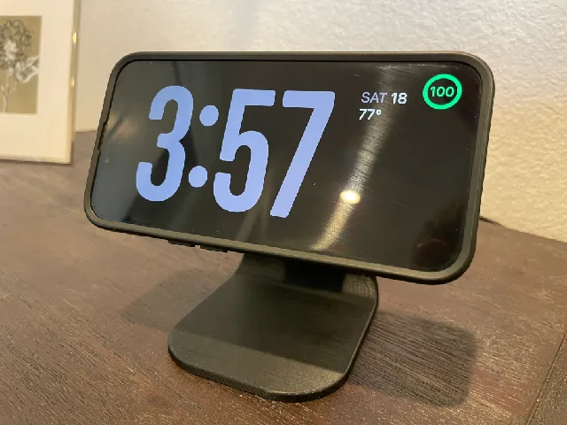 Quad Lock Mag Wireless Charging Stand
