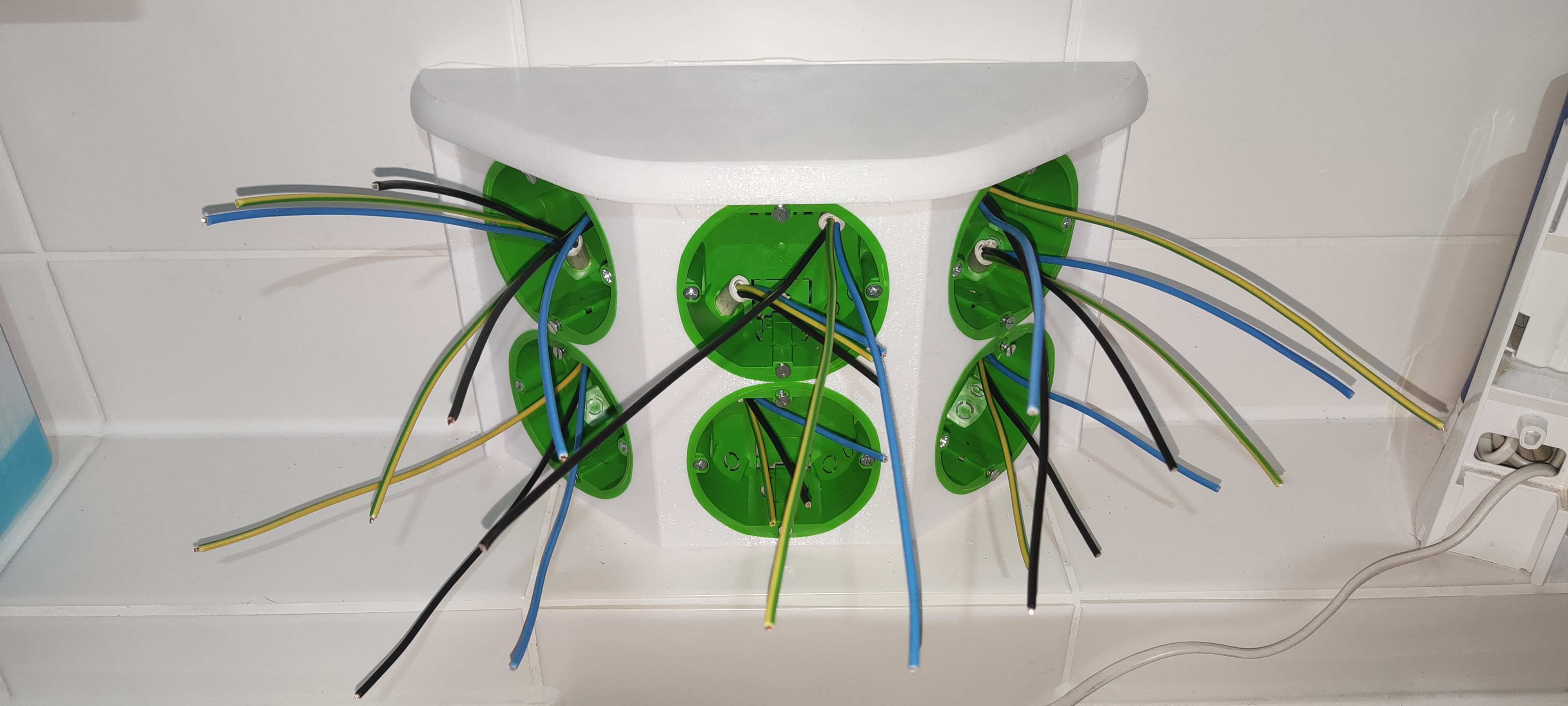 GIRA Standard 55 - compatible 6-socket extender — miniatura 5