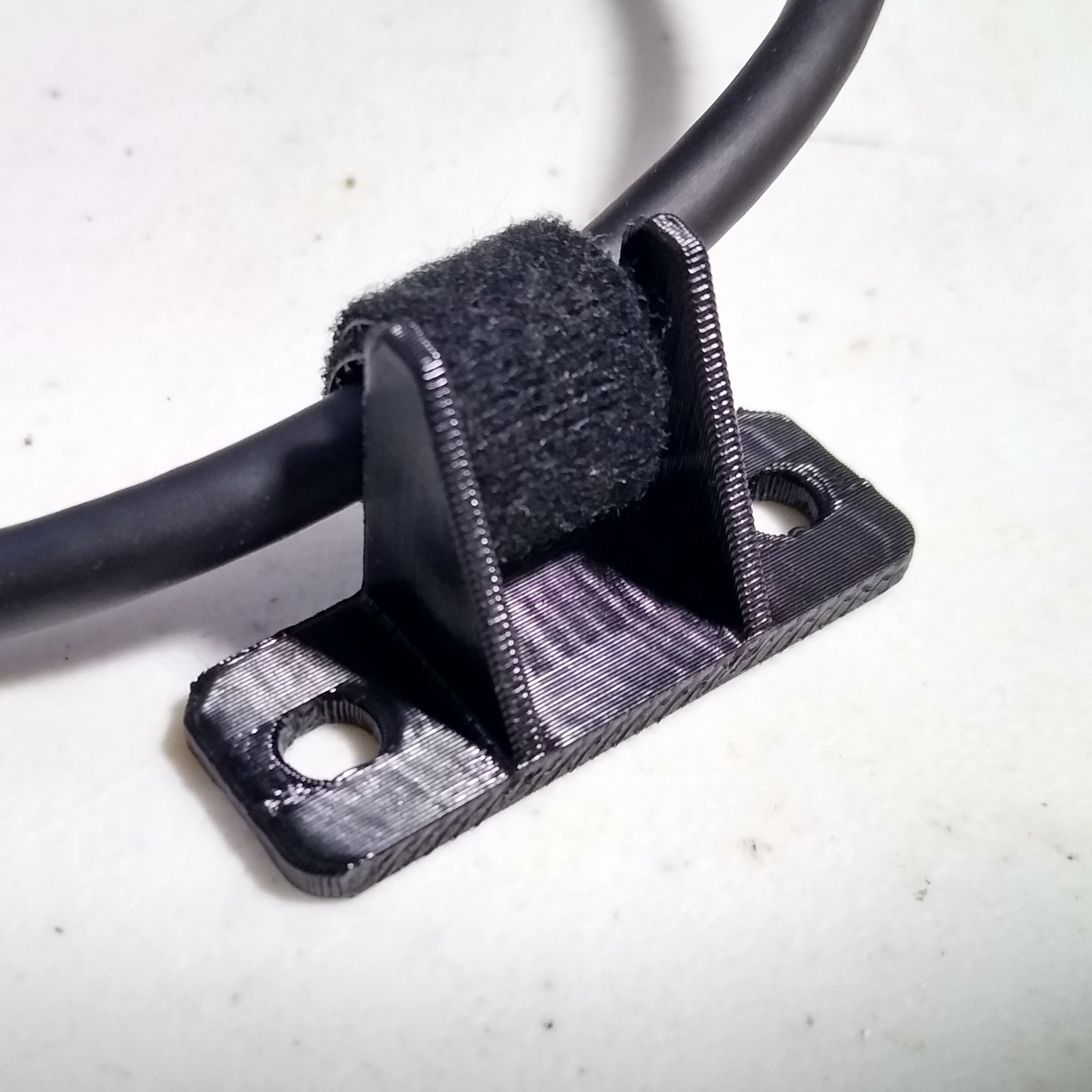 1U rack cable management velcro tiedown point