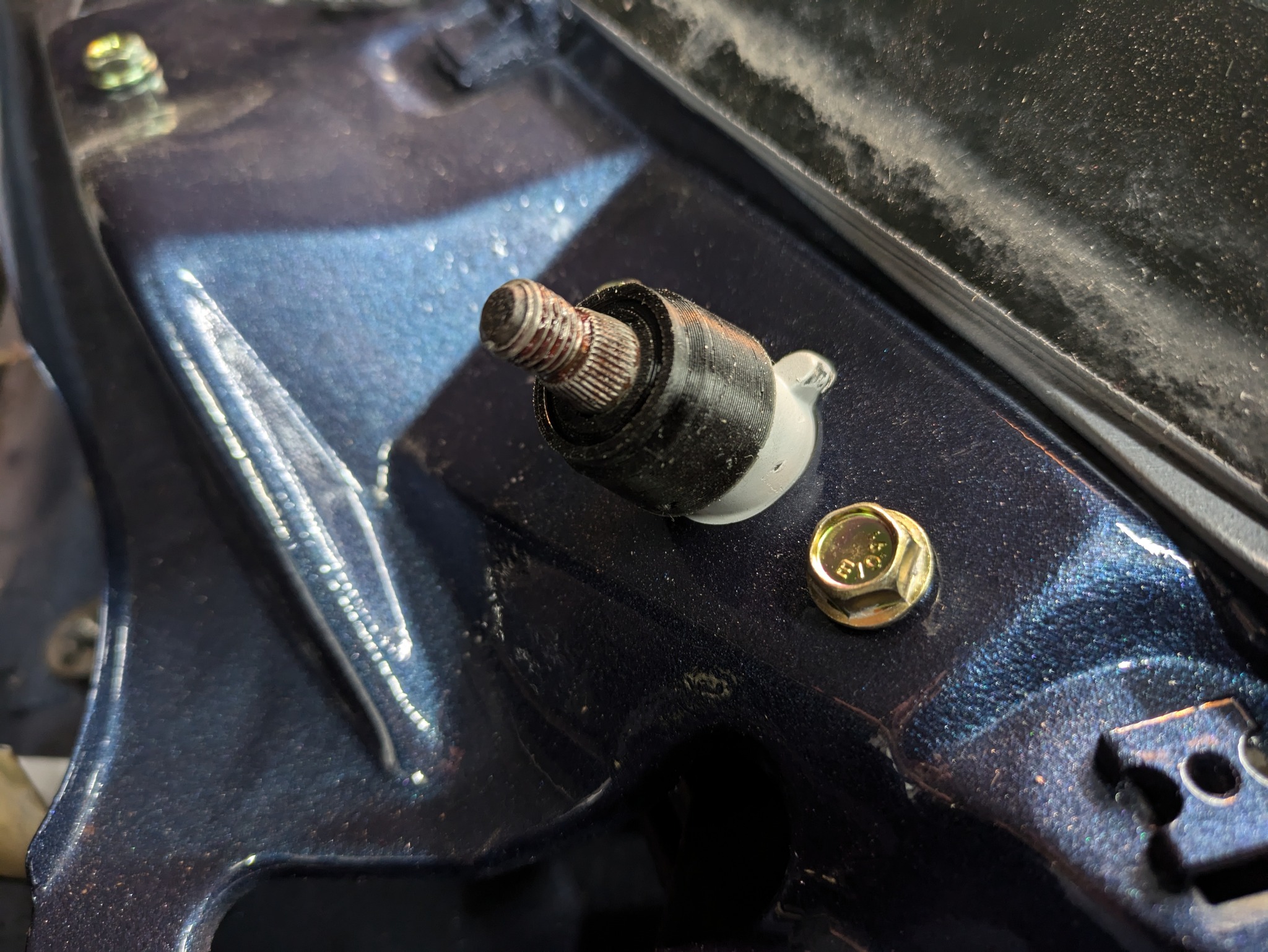 Mazda BF 323 Front wiper arm seal