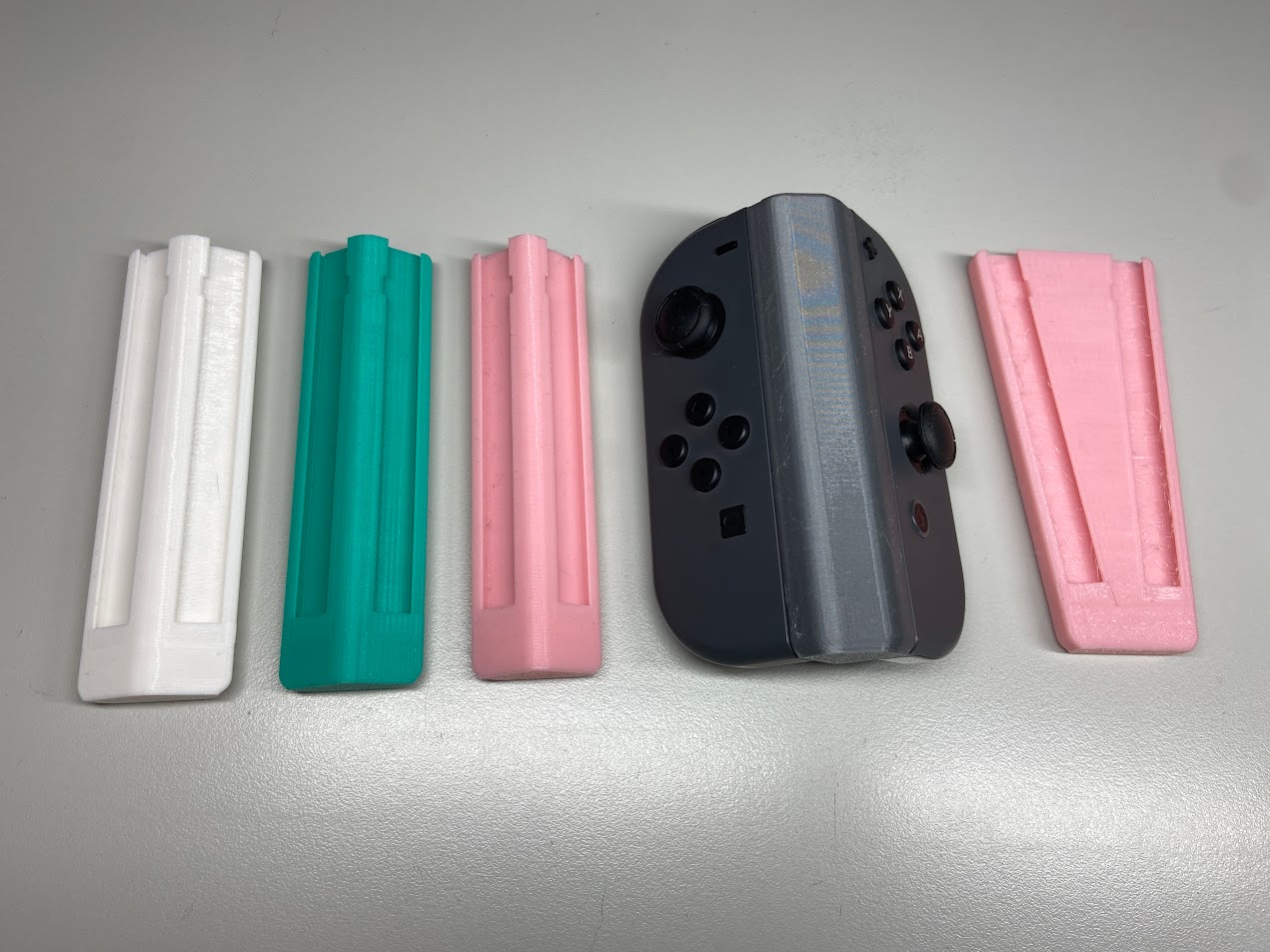 Single hand Joy-Con adapter, rounded corners, with retention (Left and Right Hand)