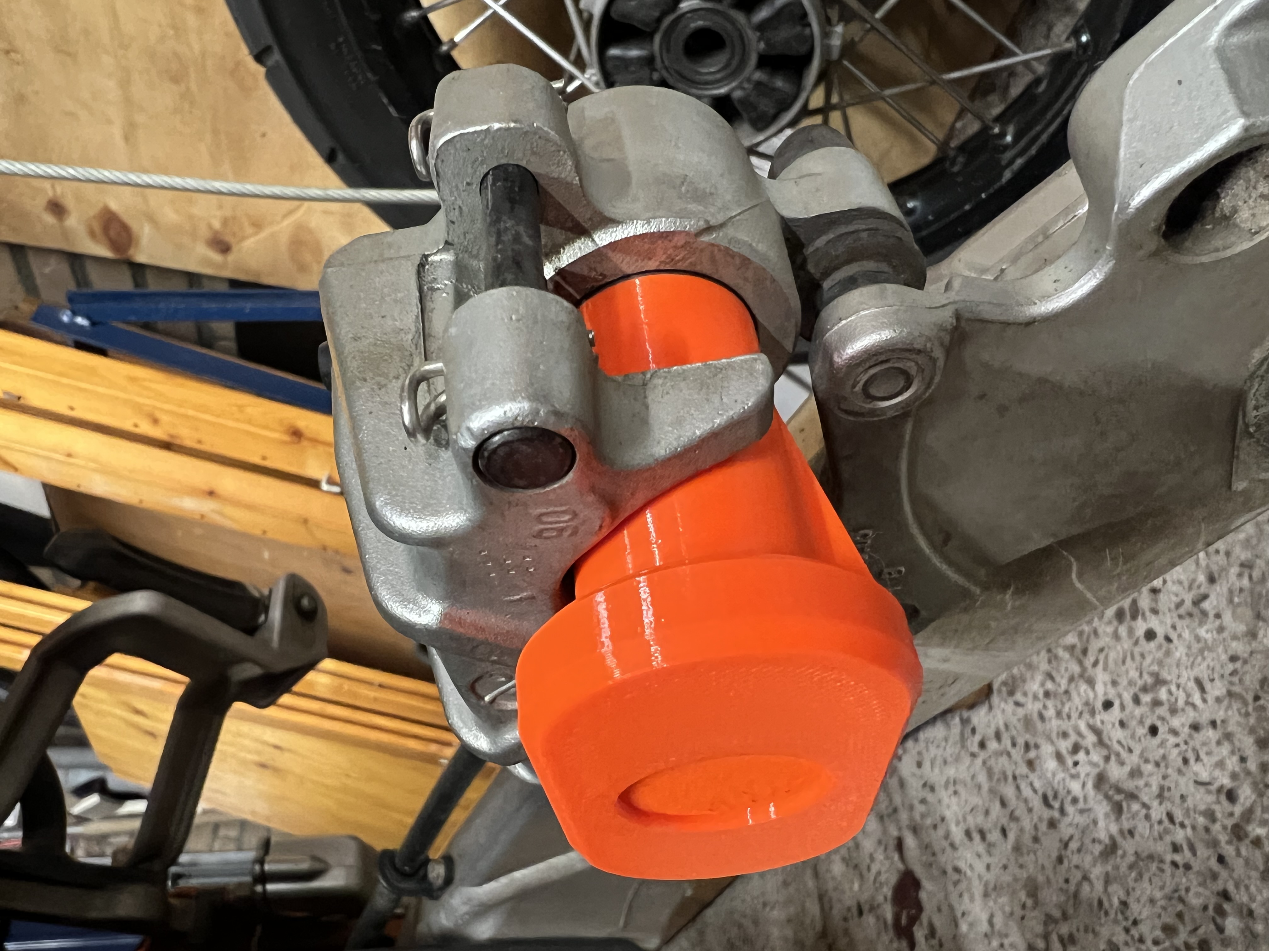 KTM 950 SE front- and rear caliper pushback tool