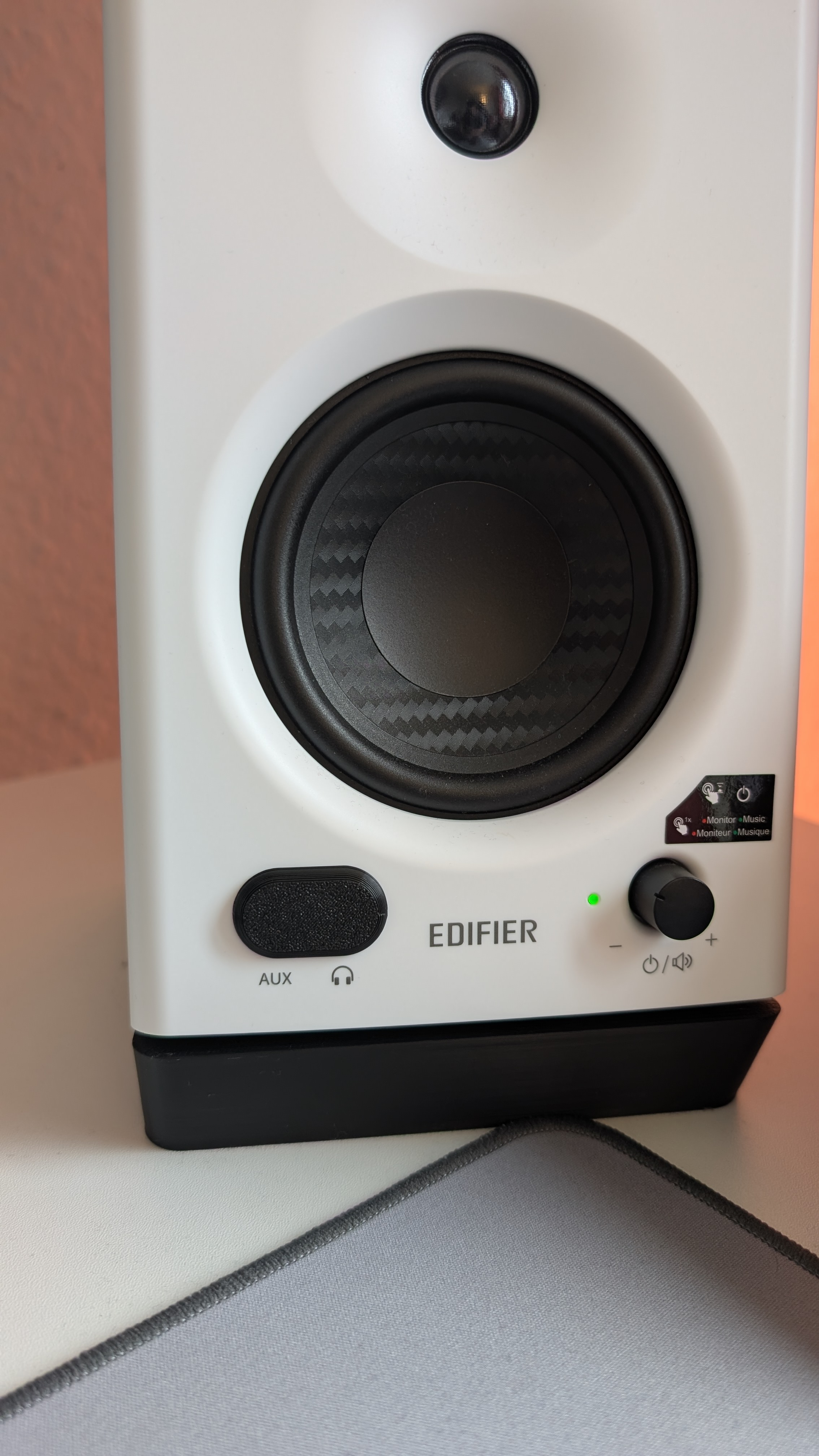 Edifier MR4 Aux Dust Cover