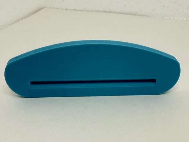 Simple Toothpaste Squeezer