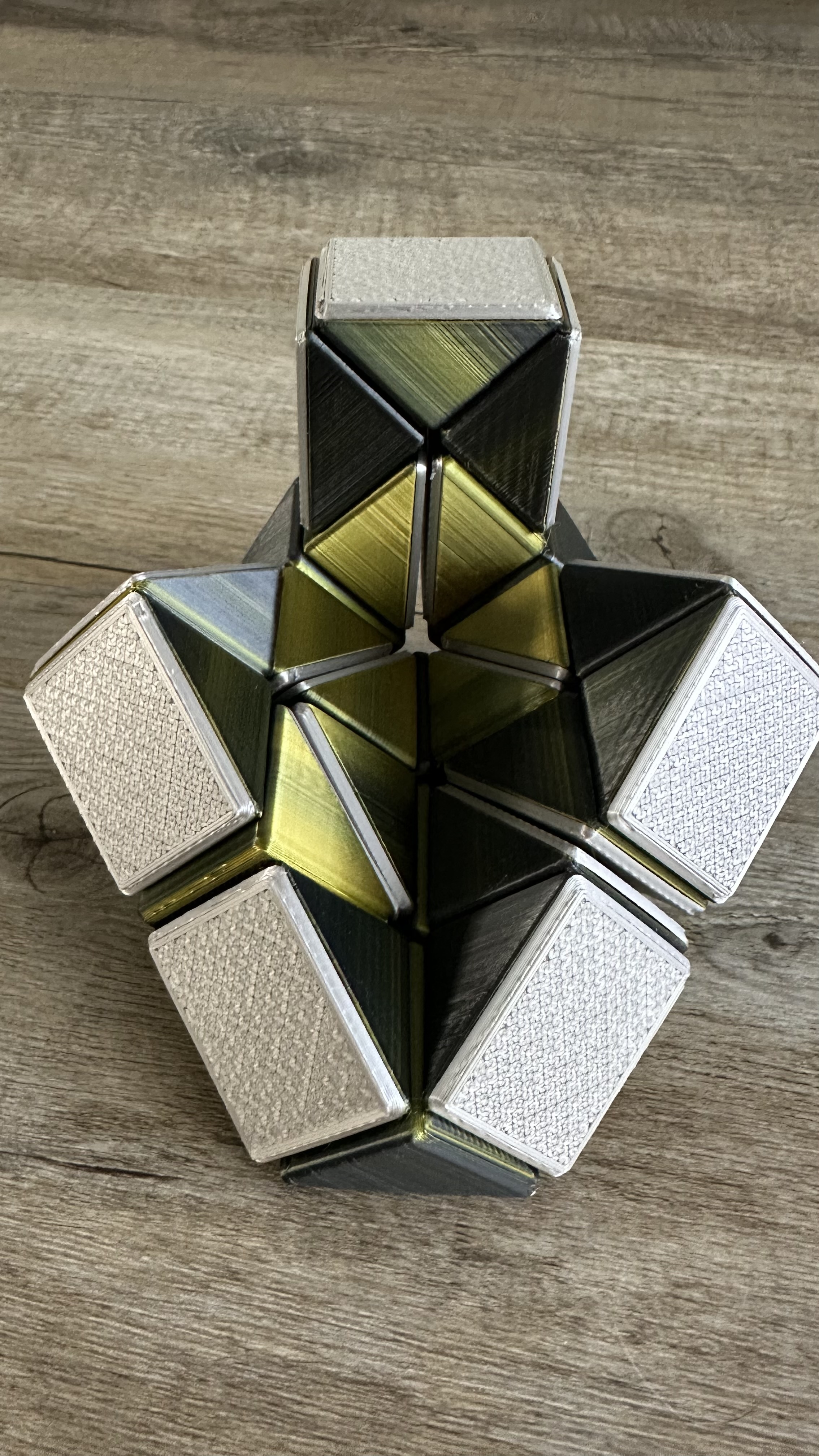 Magnetic articulated snake puzzle (Rubik’s Snake style)