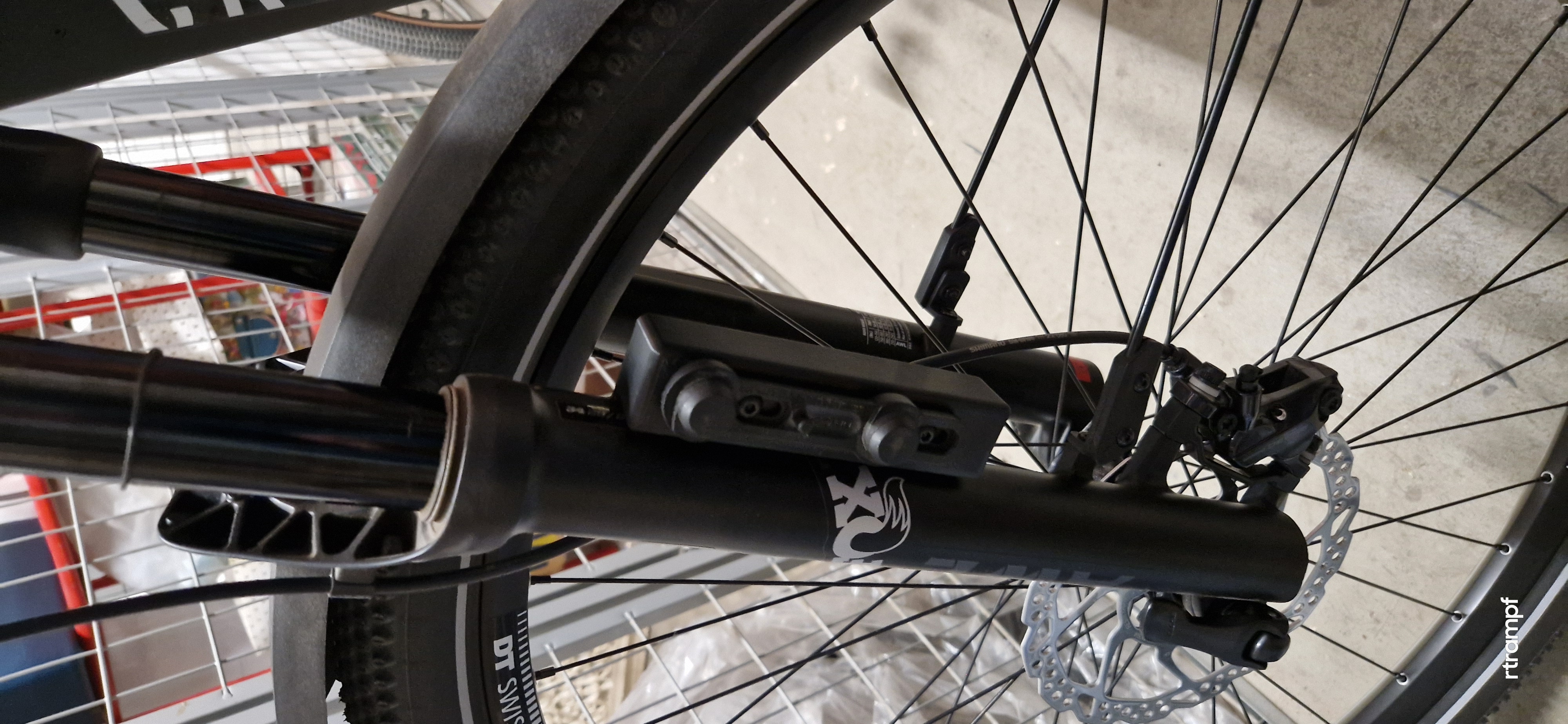 Bycicle ABS Adapter für Trinkflasche etc an FOX AWL