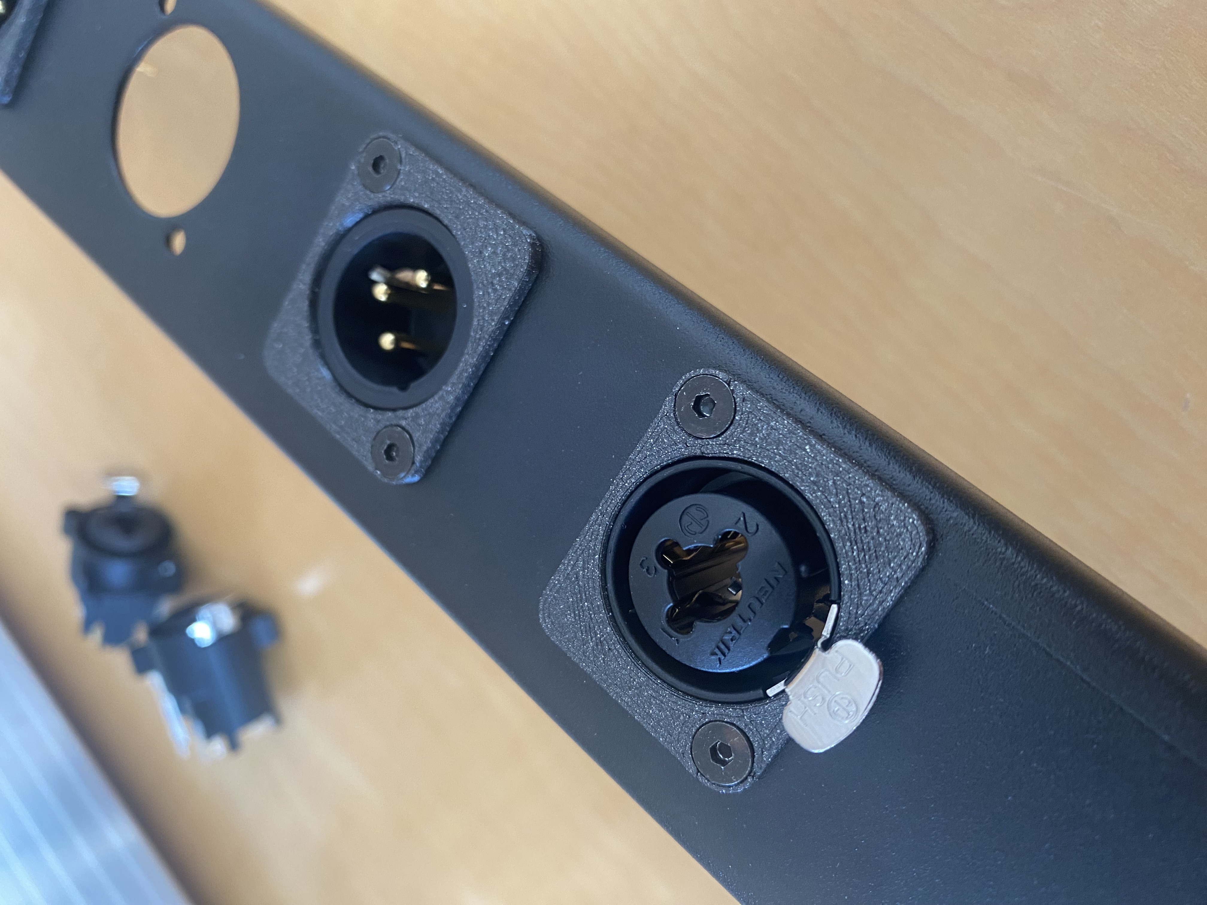 Neutrik Rackblech Adapter - XLR Einbau