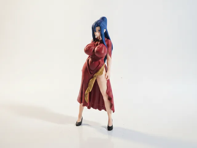 Elegant Lady Figurine Female Character 3D Printable