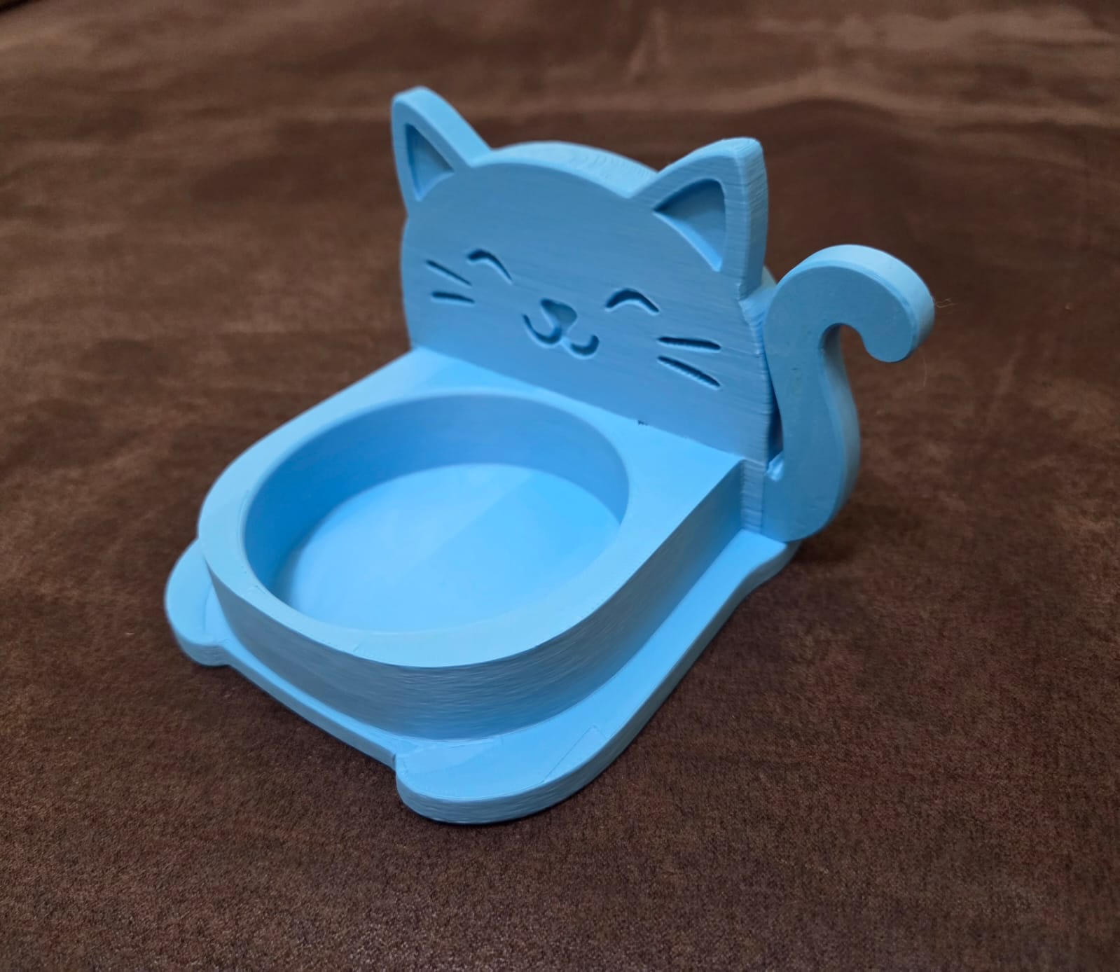 Cat shaped pet food bowl holder