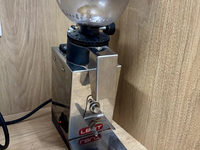 Angled base for Lelit Fred PL043 coffee grinder