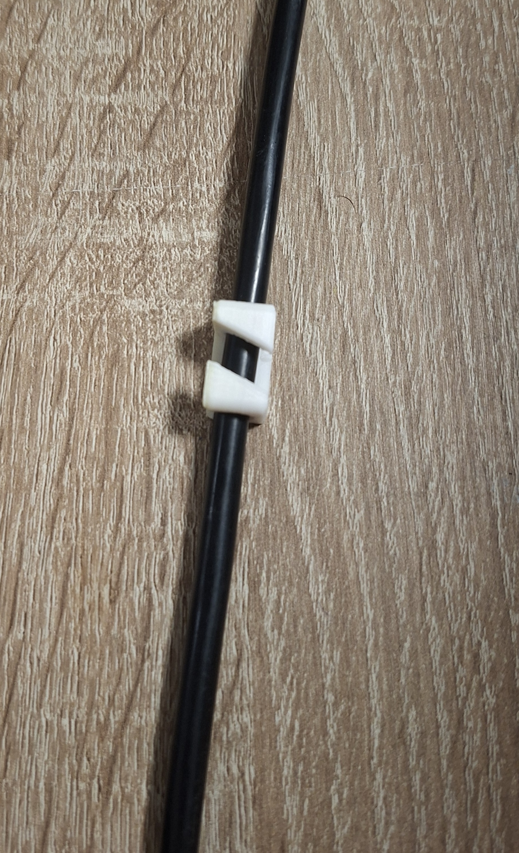 Miniatura 4 do modelo 3D Universal Cable Guide