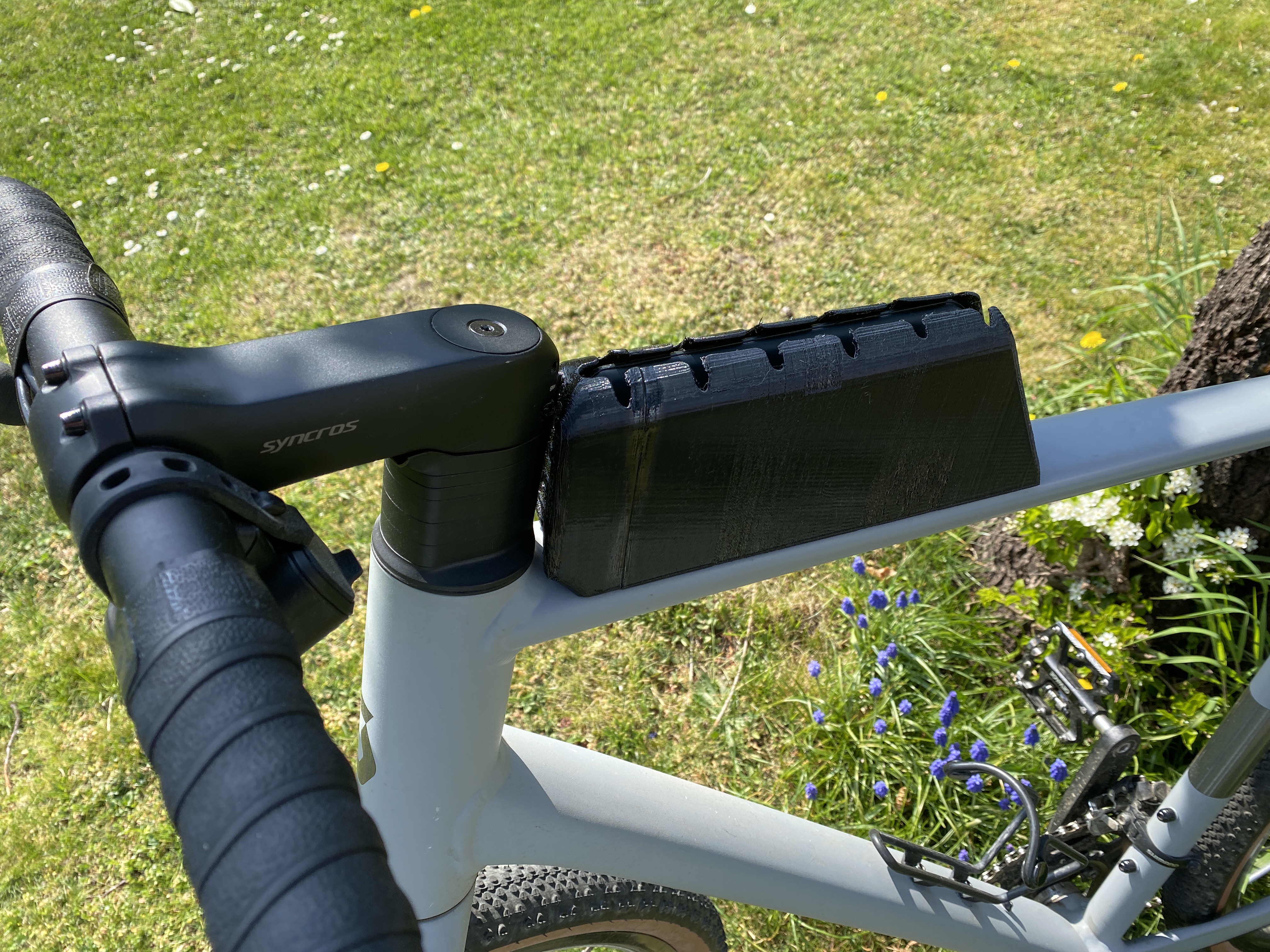 Bikepacking top tube frame bag