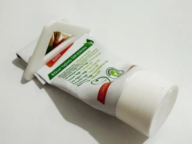Toothpaste Squeezer