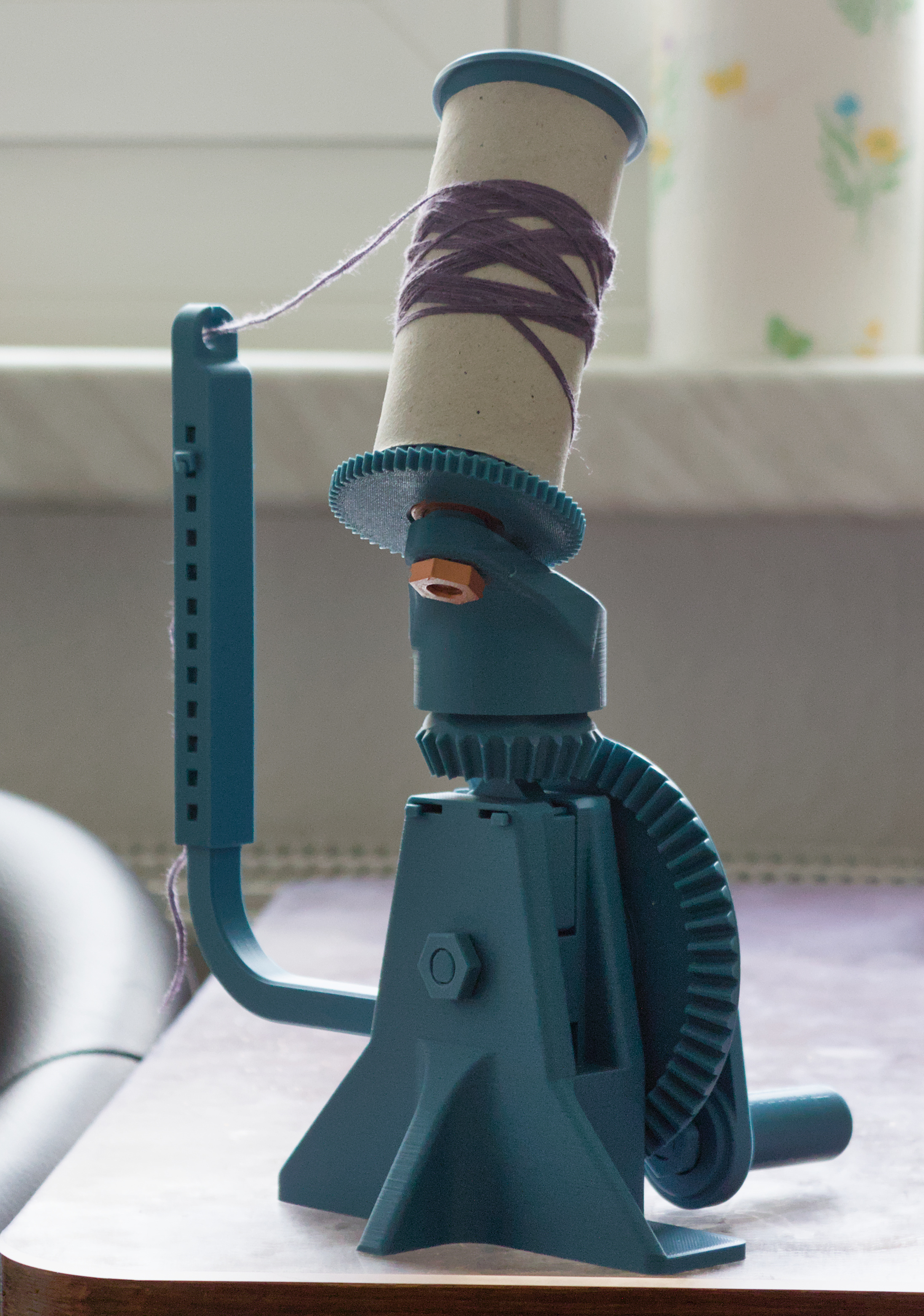 Miniatura 2 do modelo 3D Nearly fully printed wool winder