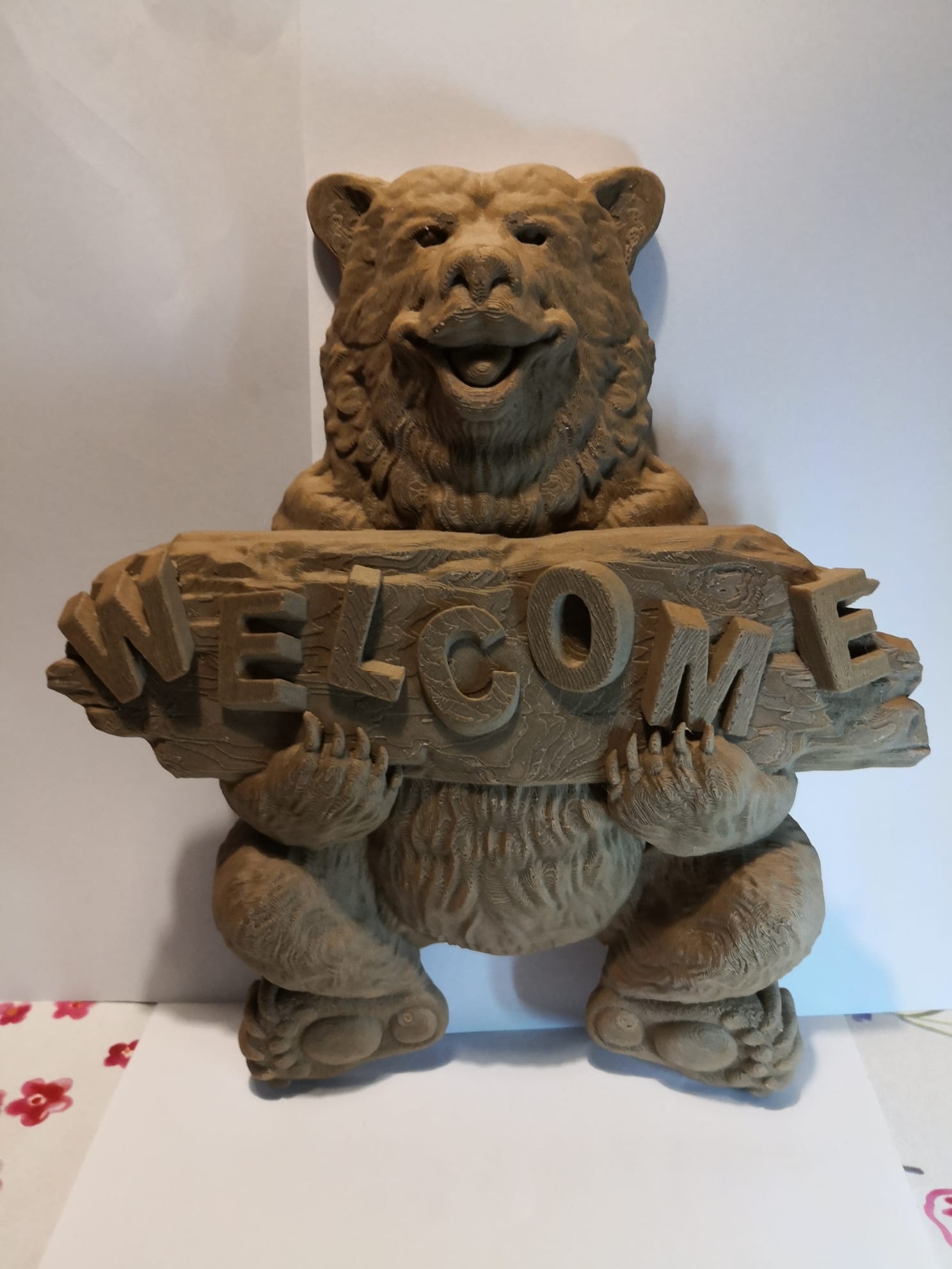 Bear welcome plate