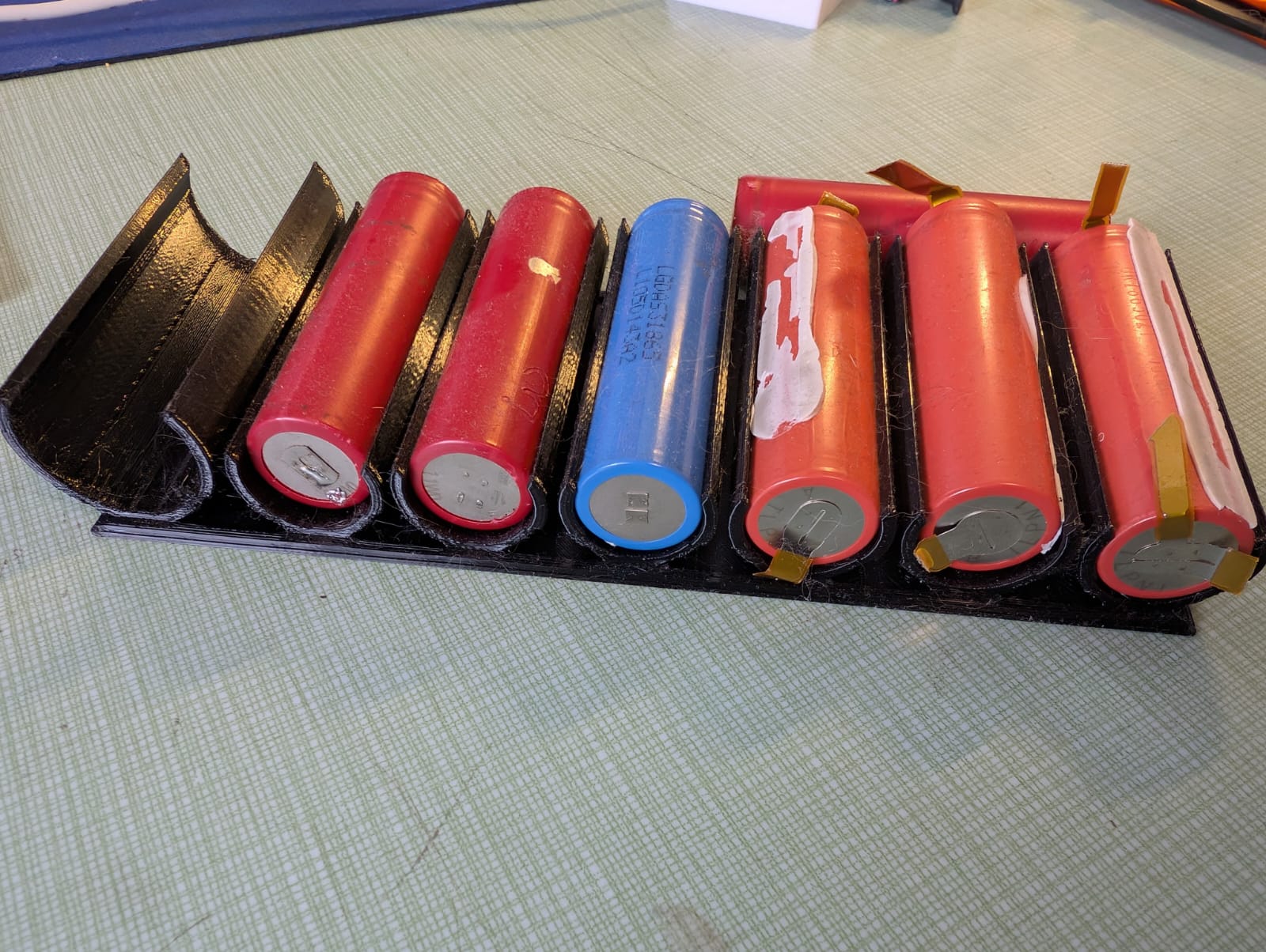 Li-pol multi battery holder