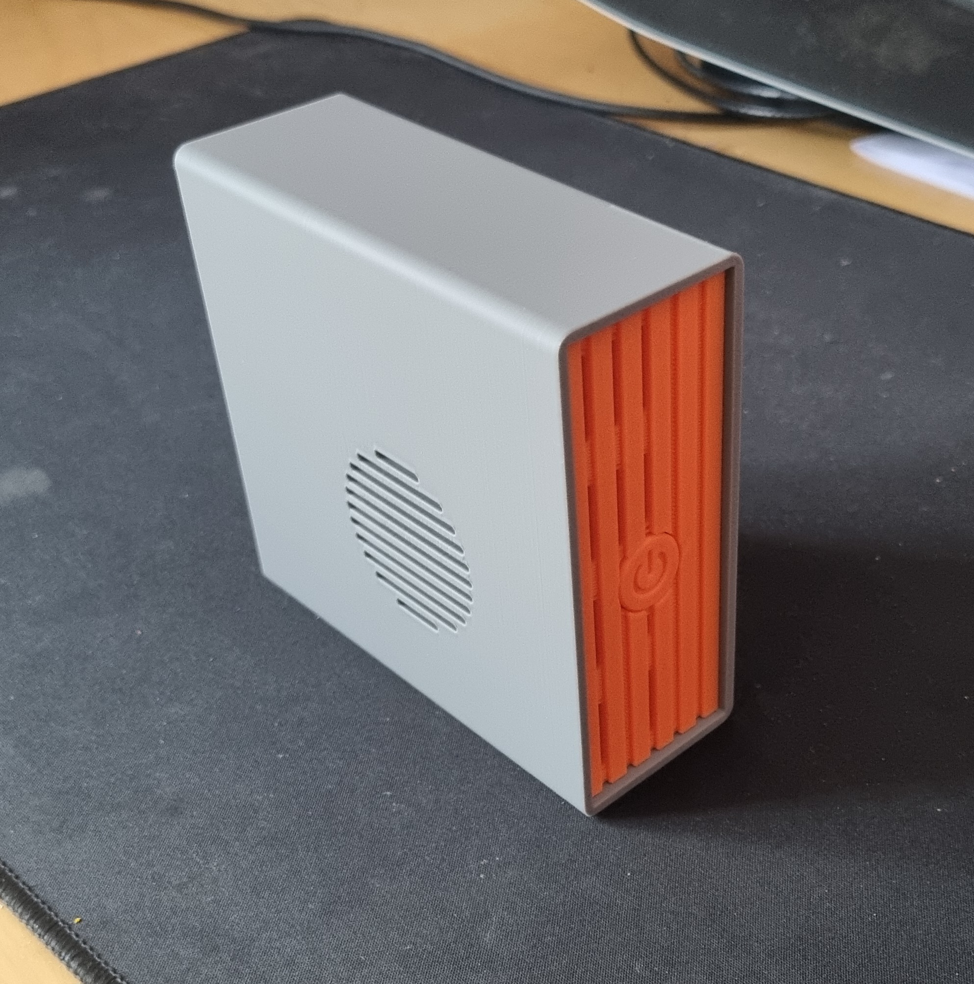 Raspberry Pi 5 + Pimoroni NVMe Base – Rear-Port Case