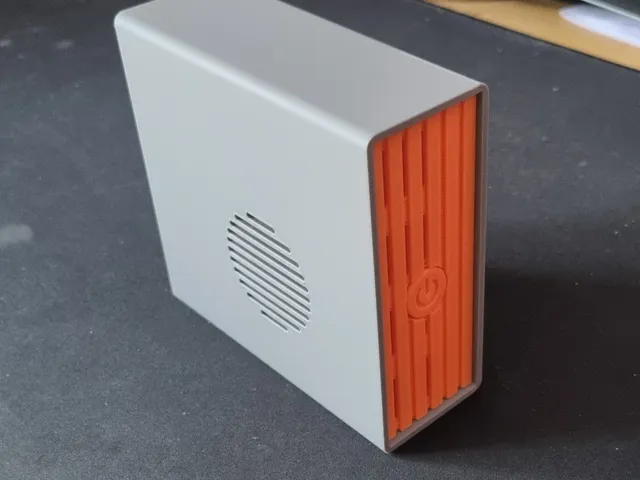 Raspberry Pi 5 + Pimoroni NVMe Base – Rear-Port Case