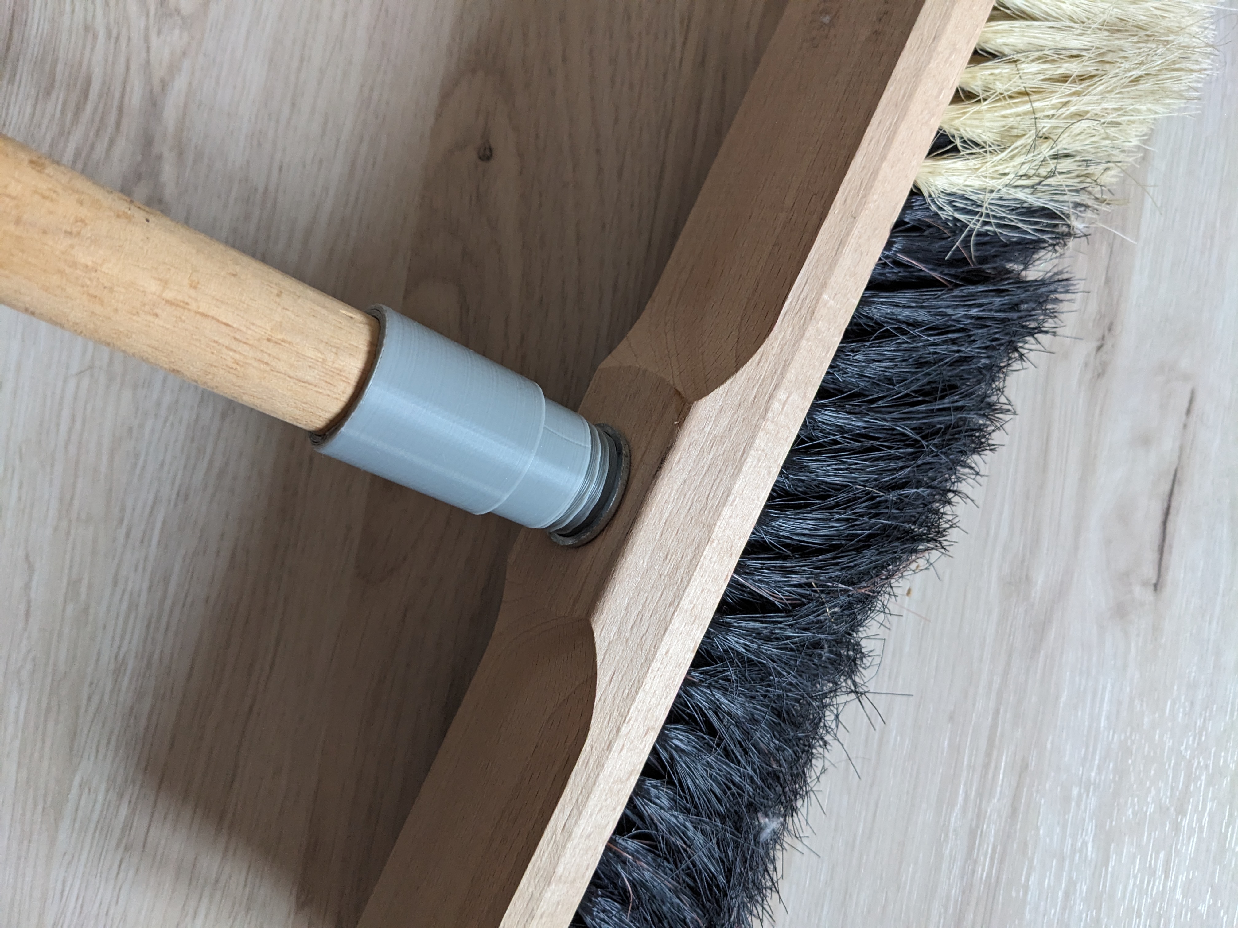Broom Stick Holder/Thread for German Brooms
