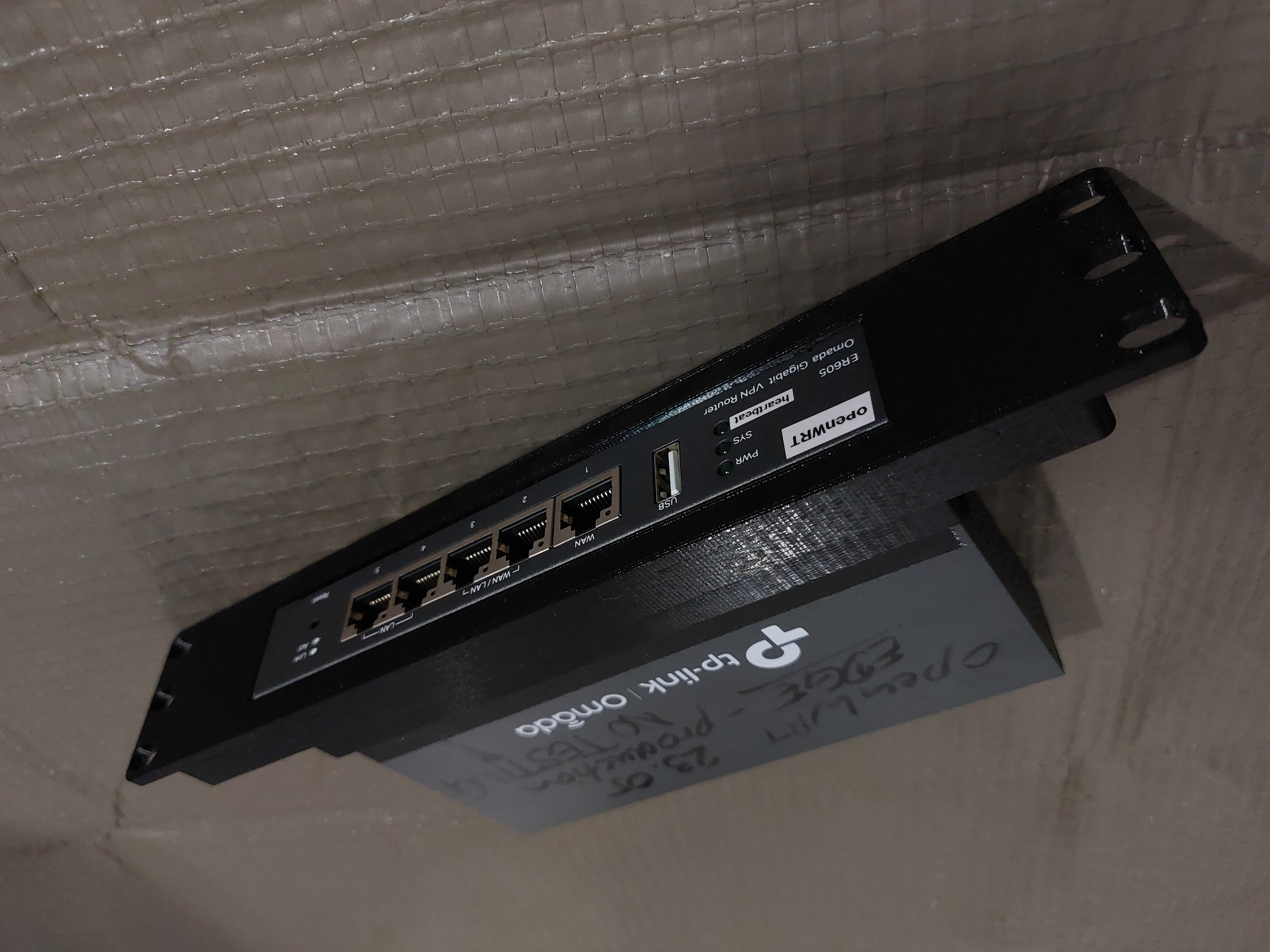 Celeste's sturdy 10" rack-mount panel V.2 for TL-ER605 (-V*) and TL-SG108 (-E)