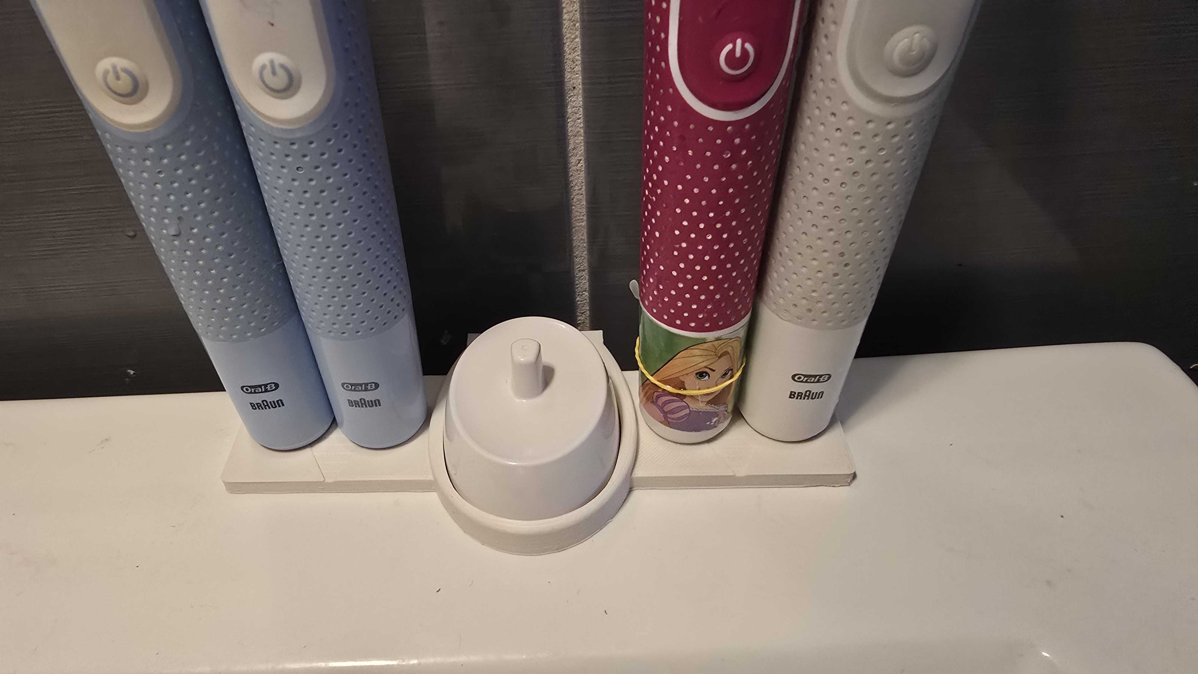 Small space Oral B toothbrush stand for 4