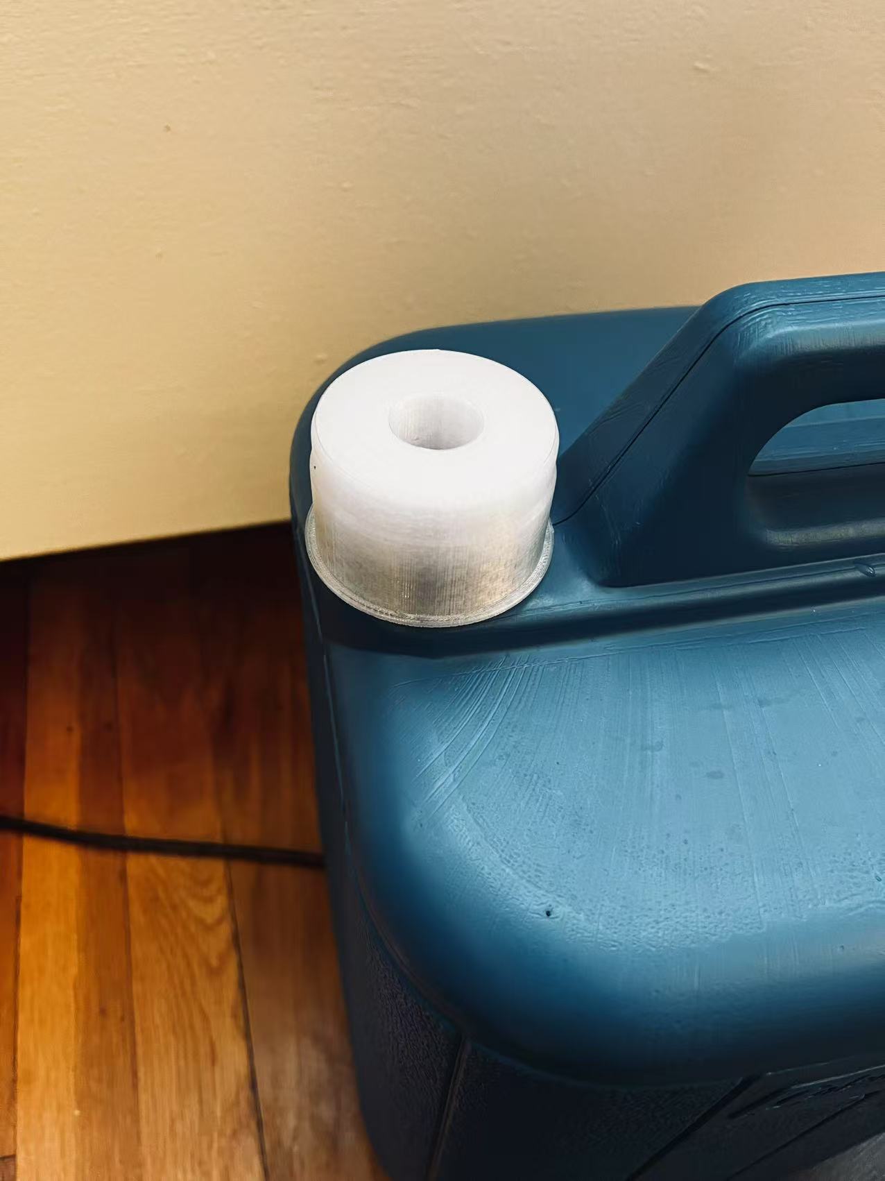 Water Dispenser Adapter for Coleman Chiller 5 Gallon Water Jug — miniatura 3