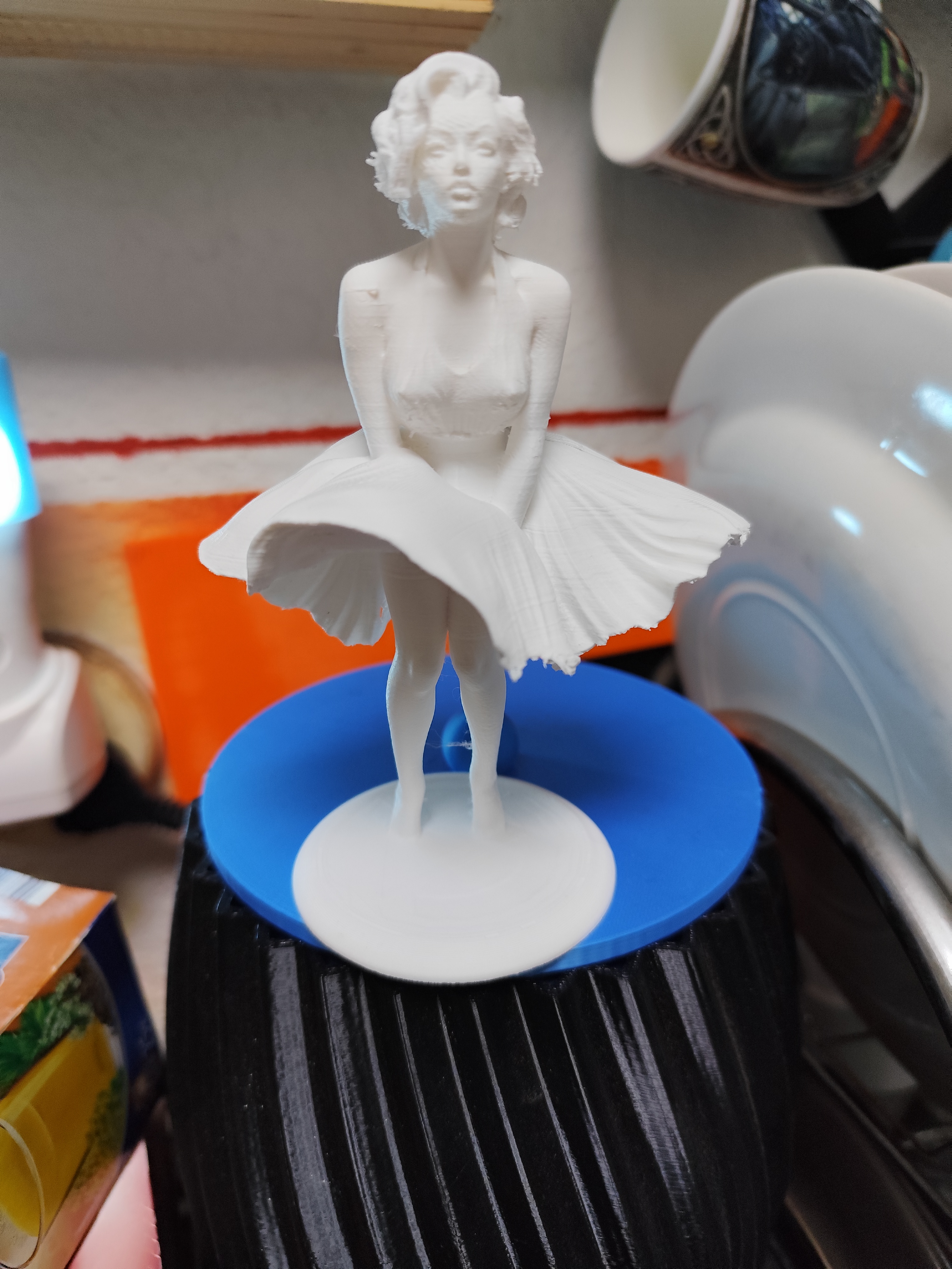 another maralyn munroe sculpture