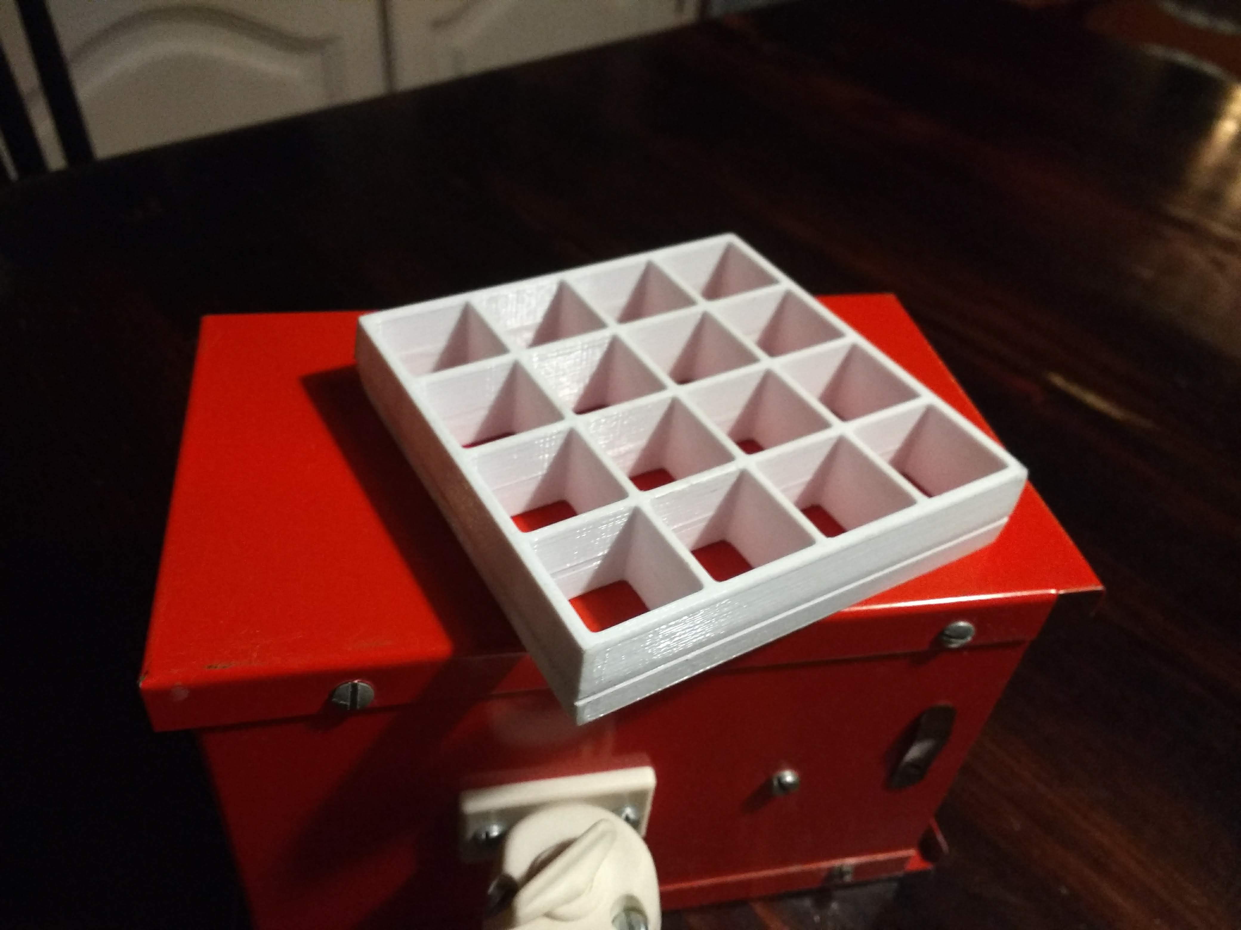 "Kuben" lamp replacement grid