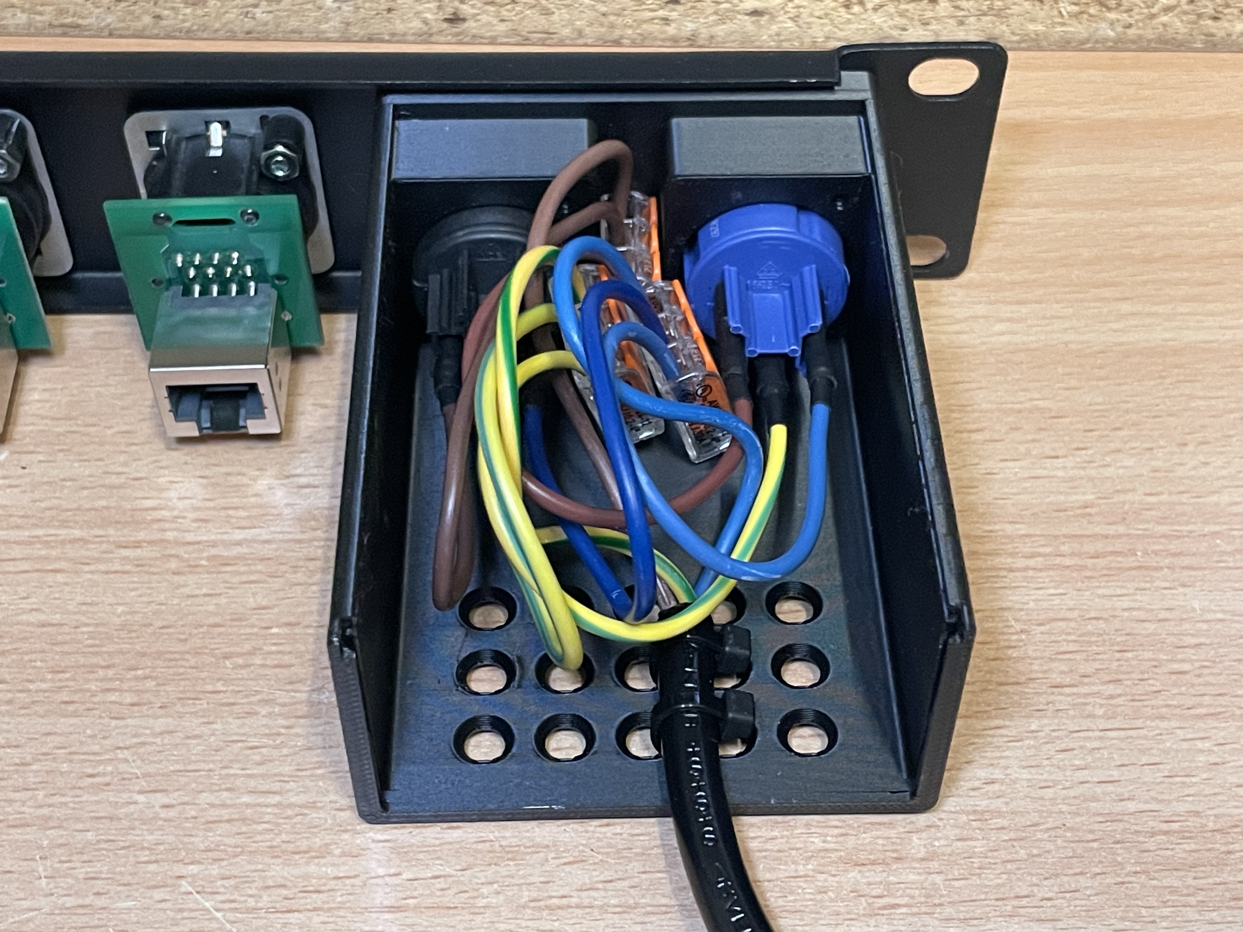 Rack Power Distributor — miniatura 4