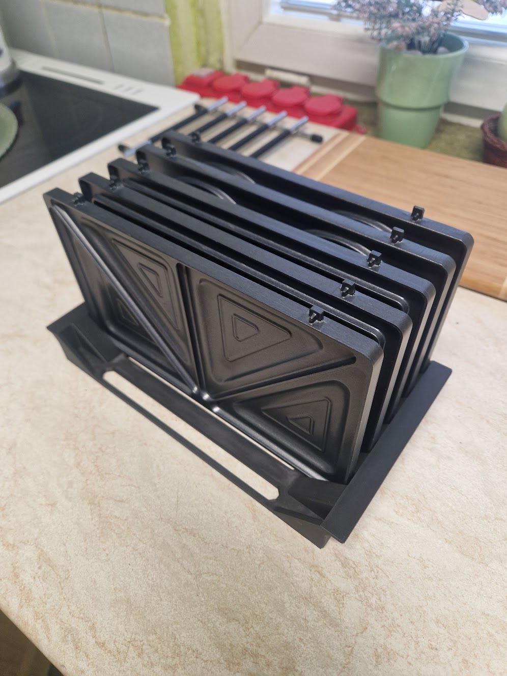 Sandwich maker/Toaster plate stand (parametric in OnShape)