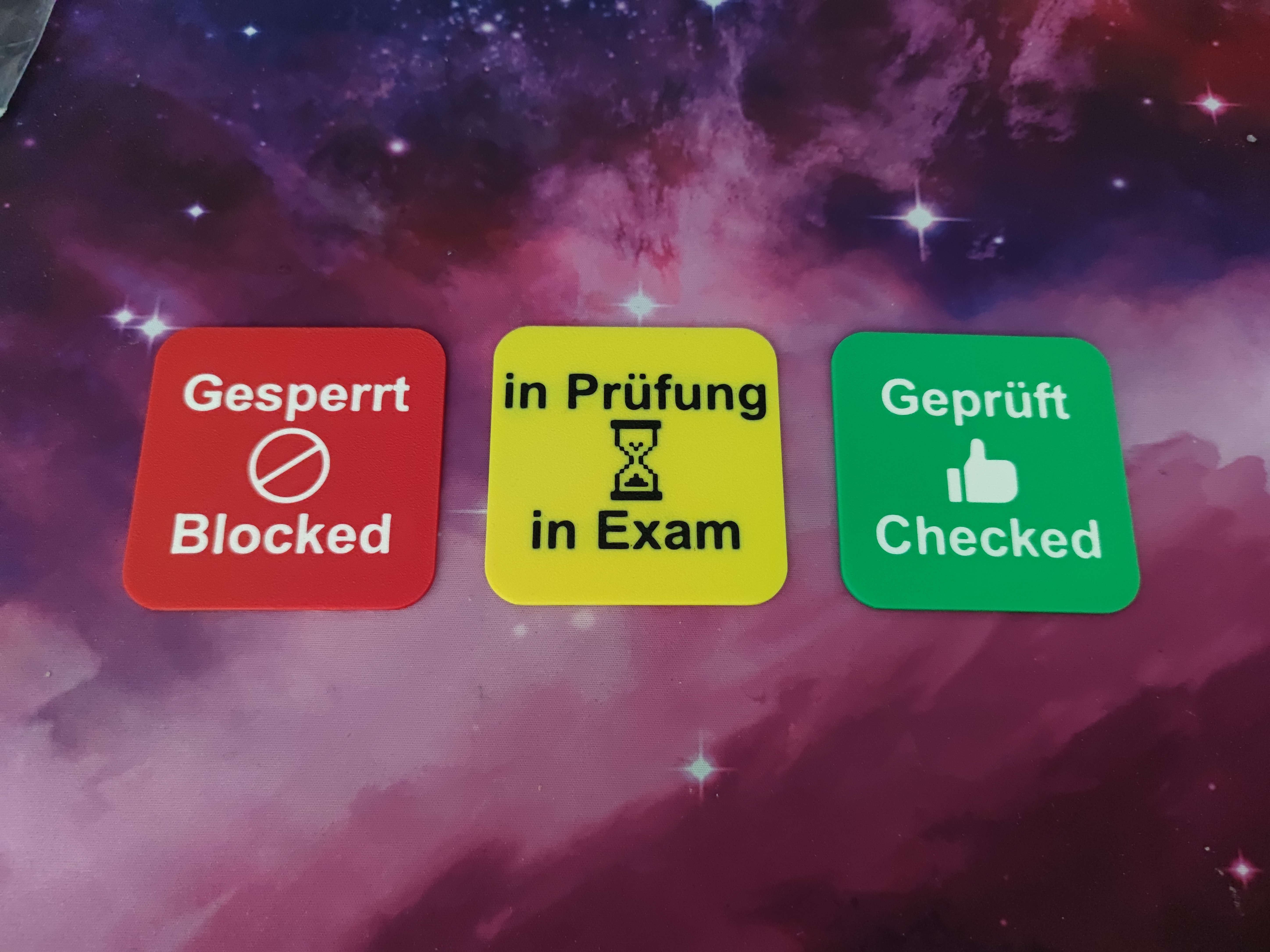 Gesperrt, in Prüfung und Geprüft Schilder