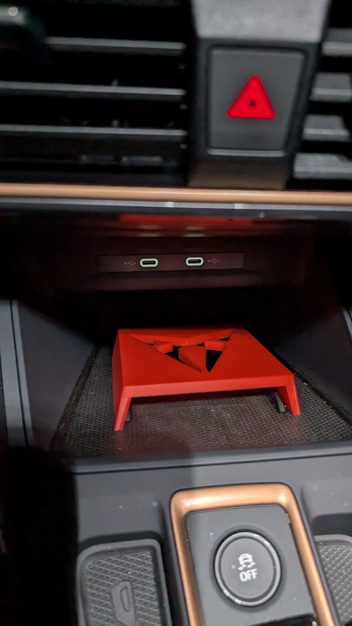 Cupra Formentor Double Smartphone Support