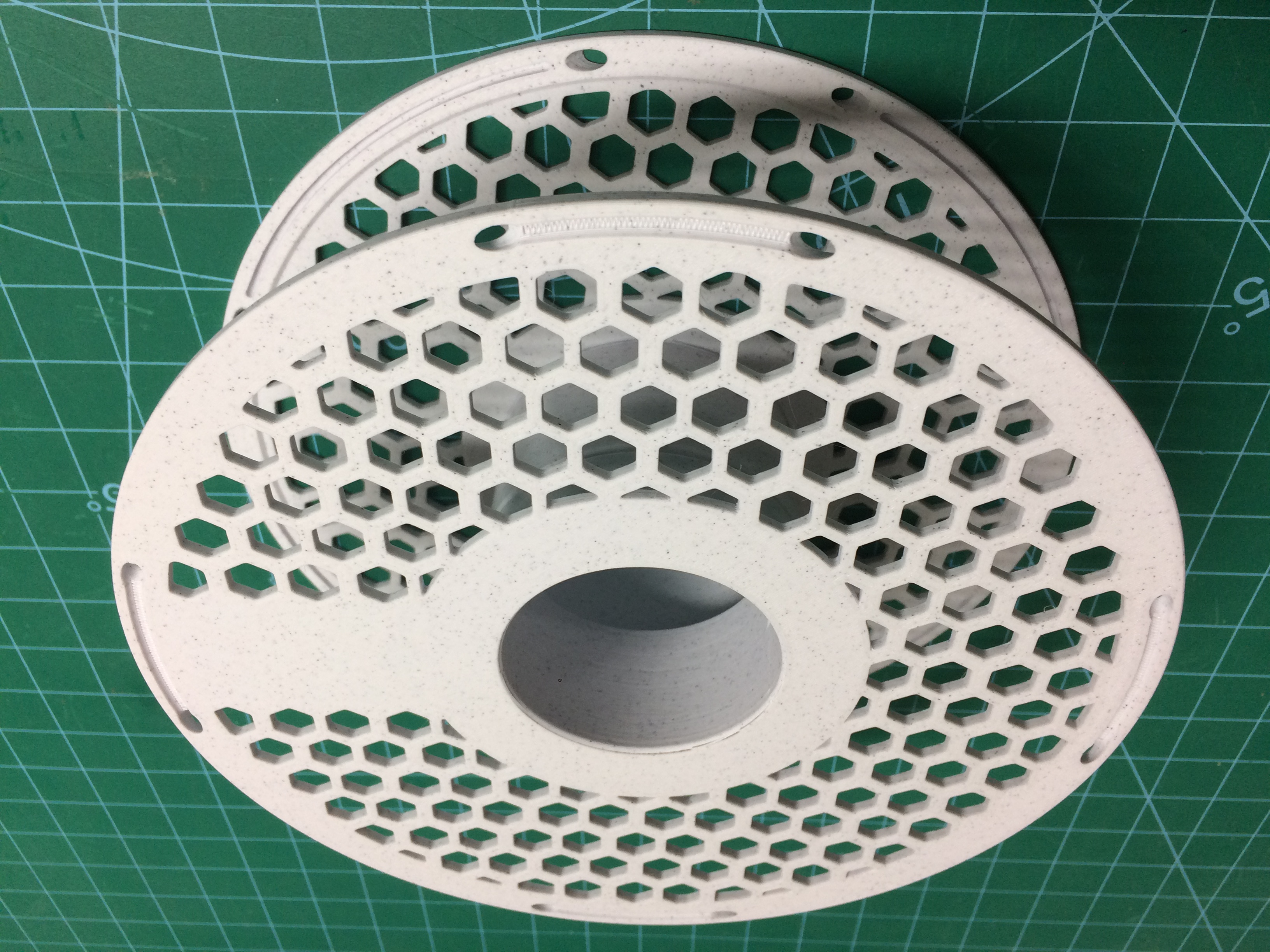Bambu Labs style spool - reusable - designed for respooling