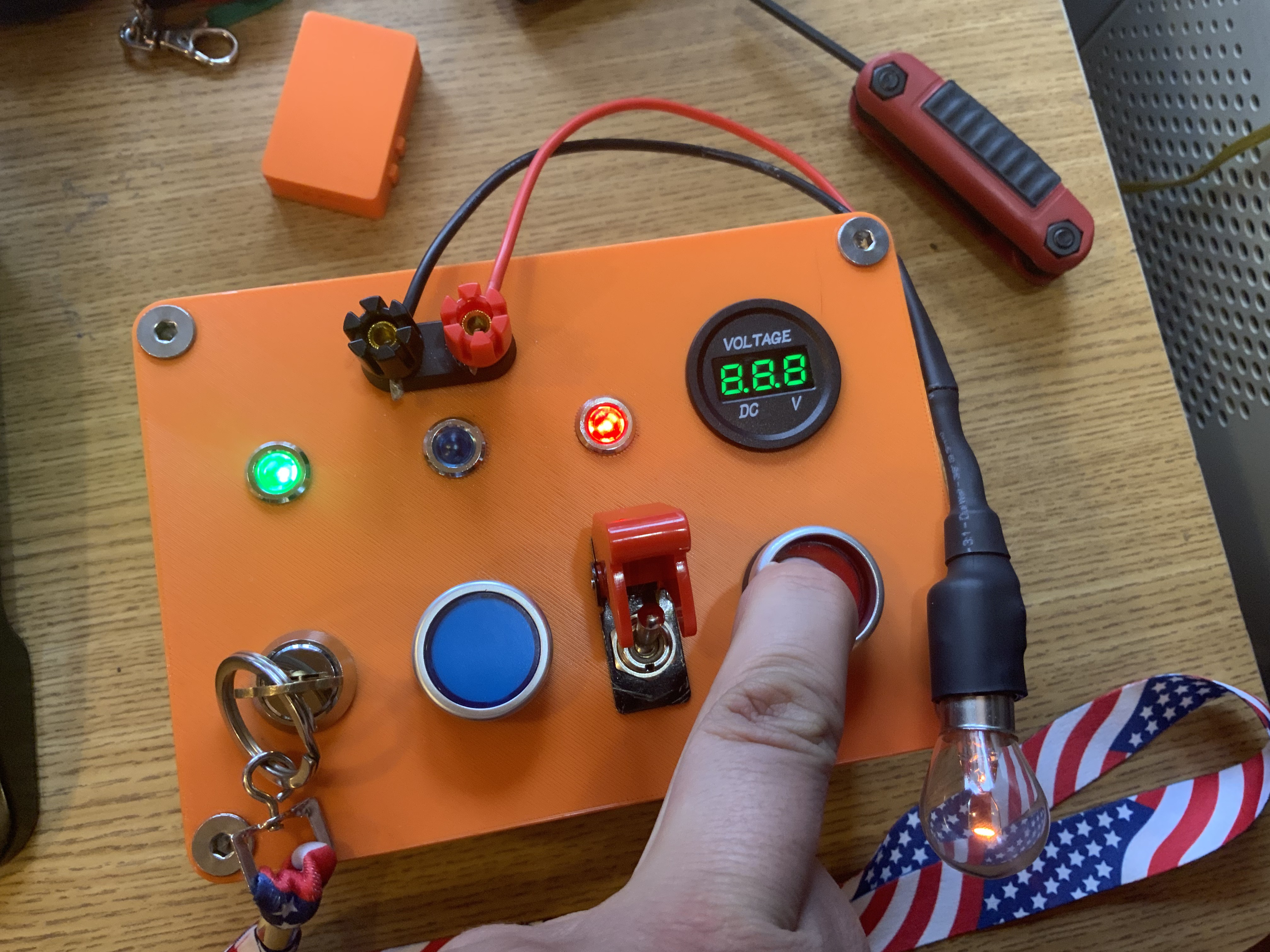 Miniatura 6 do modelo 3D Model Rocket Launch Controller