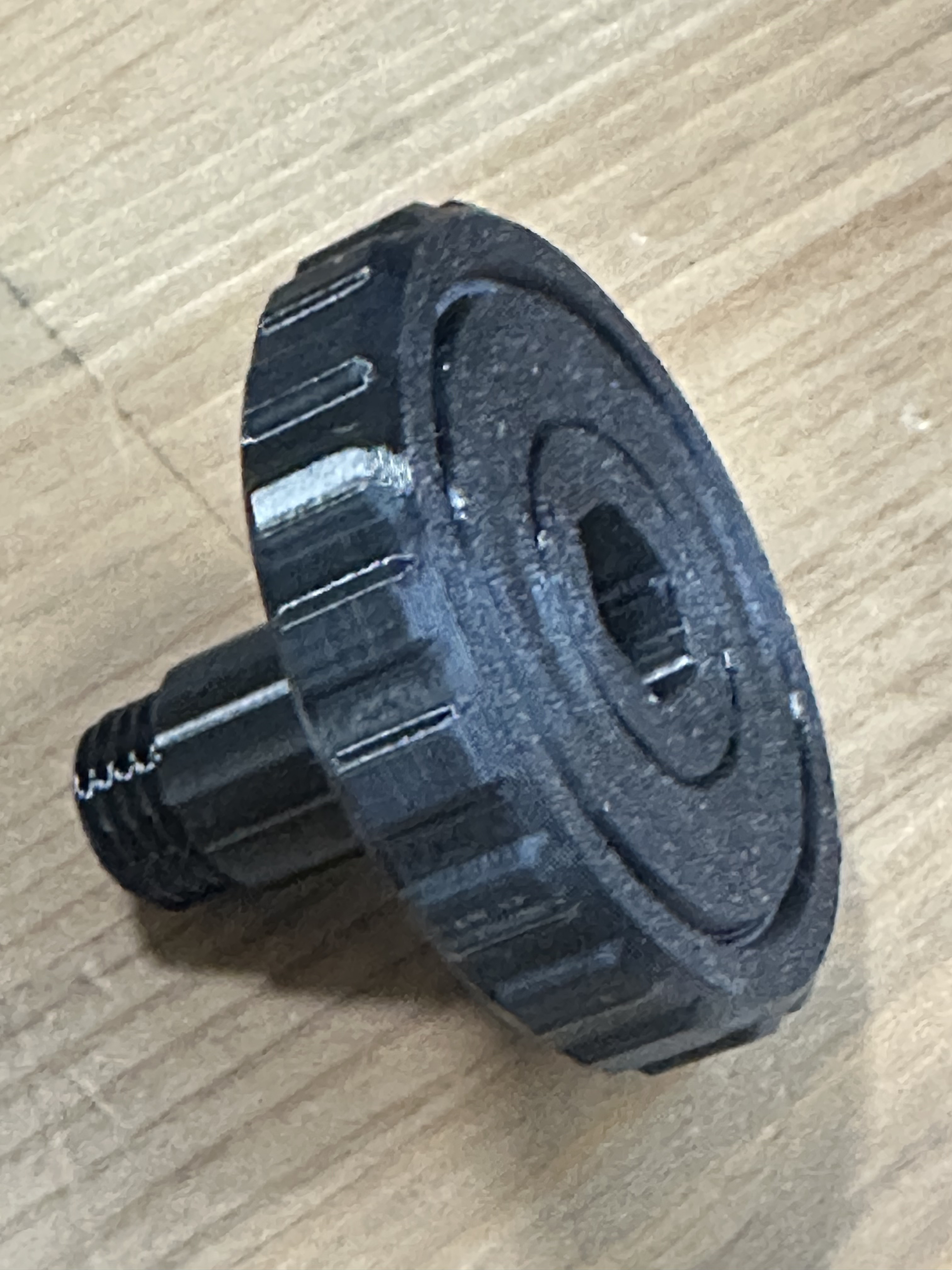 Small Screw with normally sized Wheel