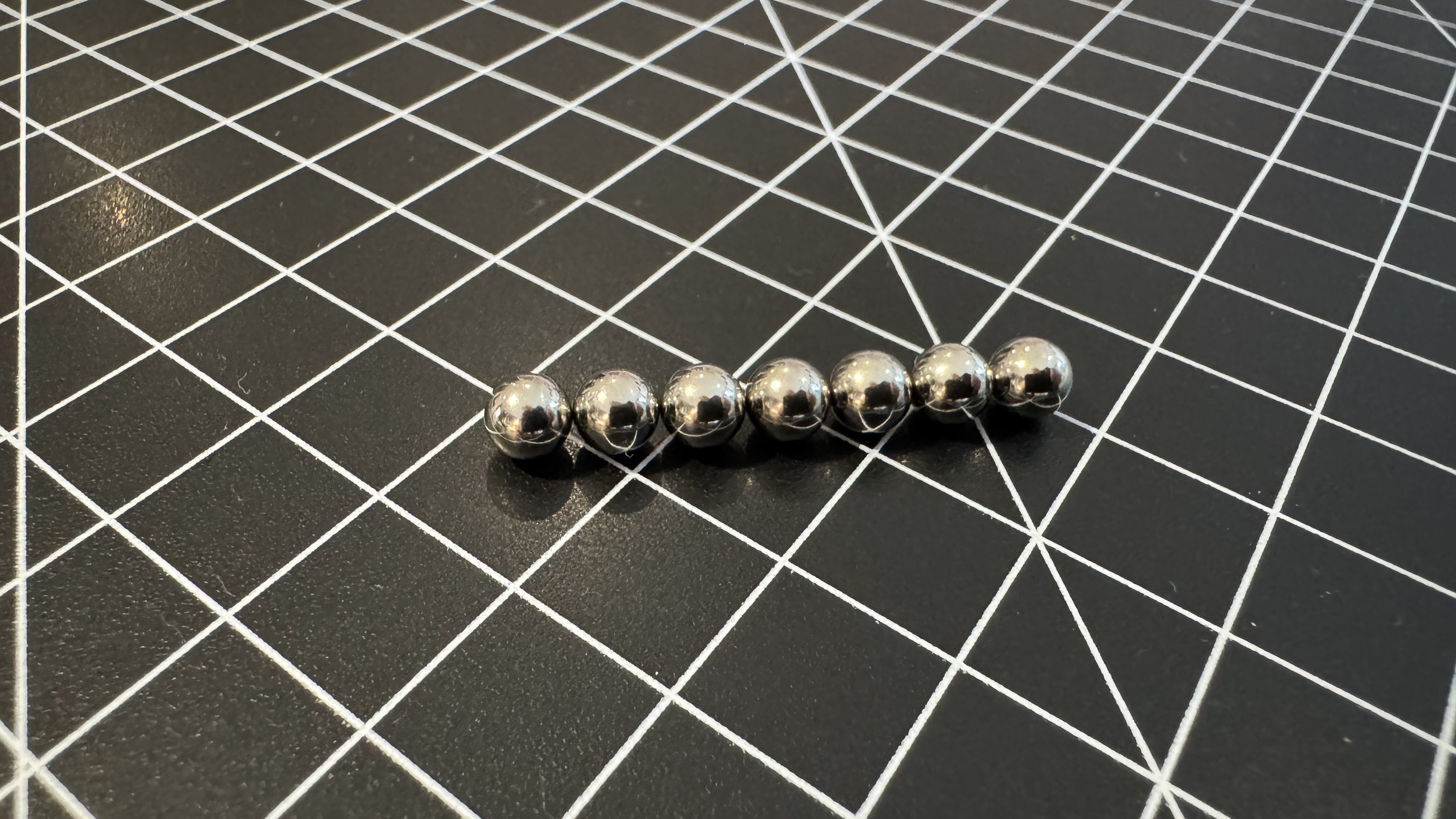 Stapelbare Würfel mit Magneten