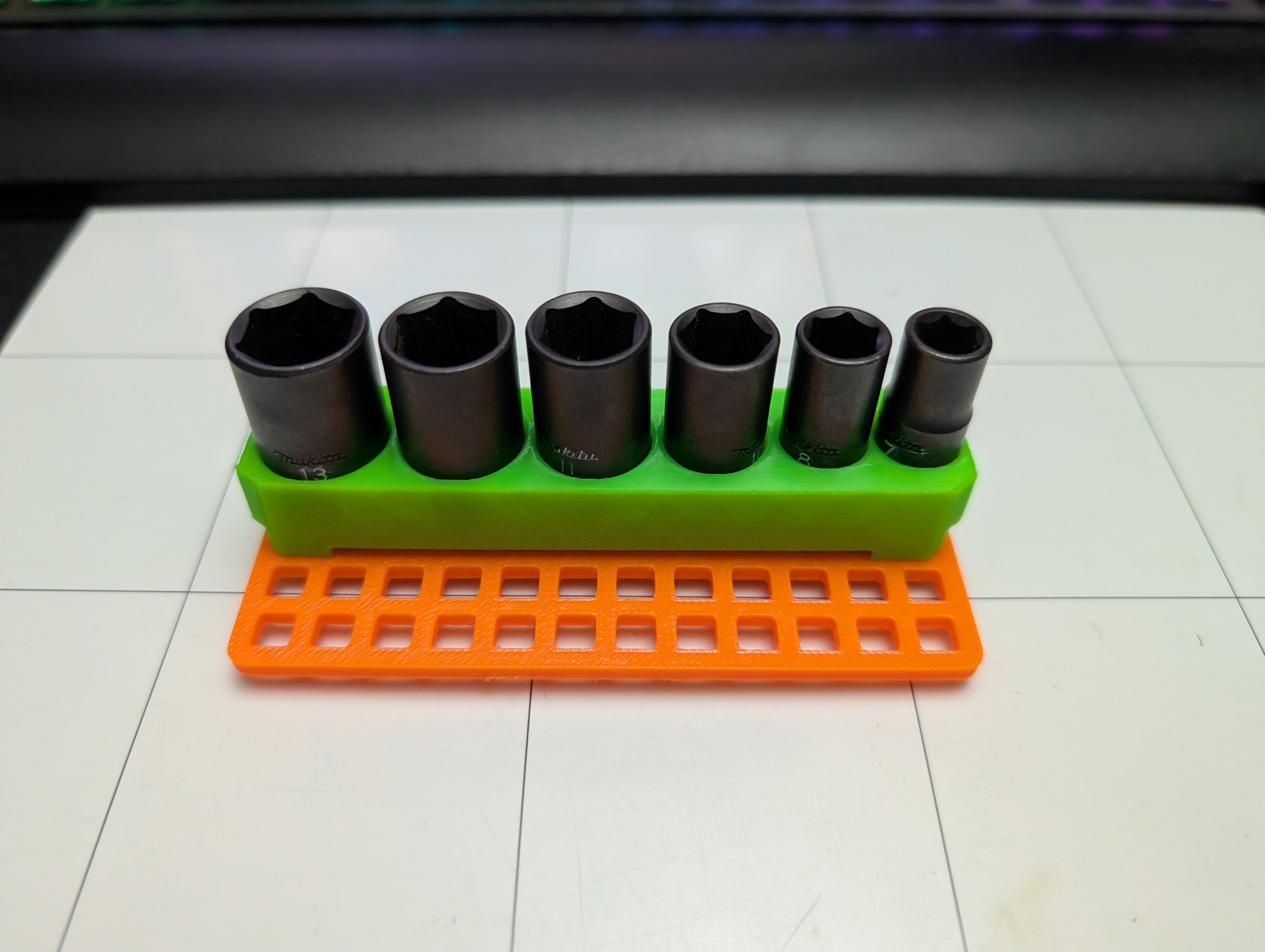 Socket rail for Mod-Grid