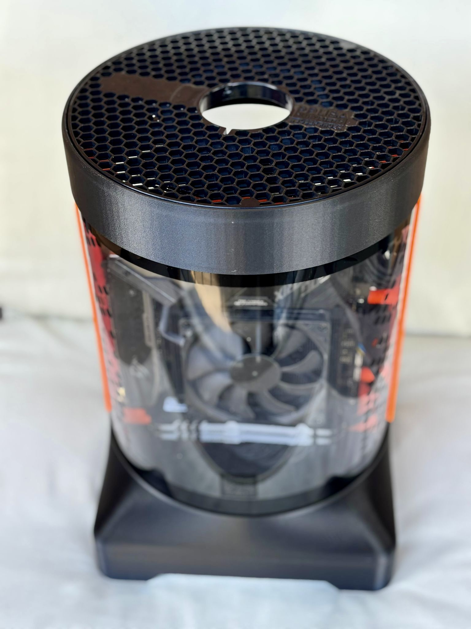 SpoolCore SFF – Mini-ITX case from Prusament spools