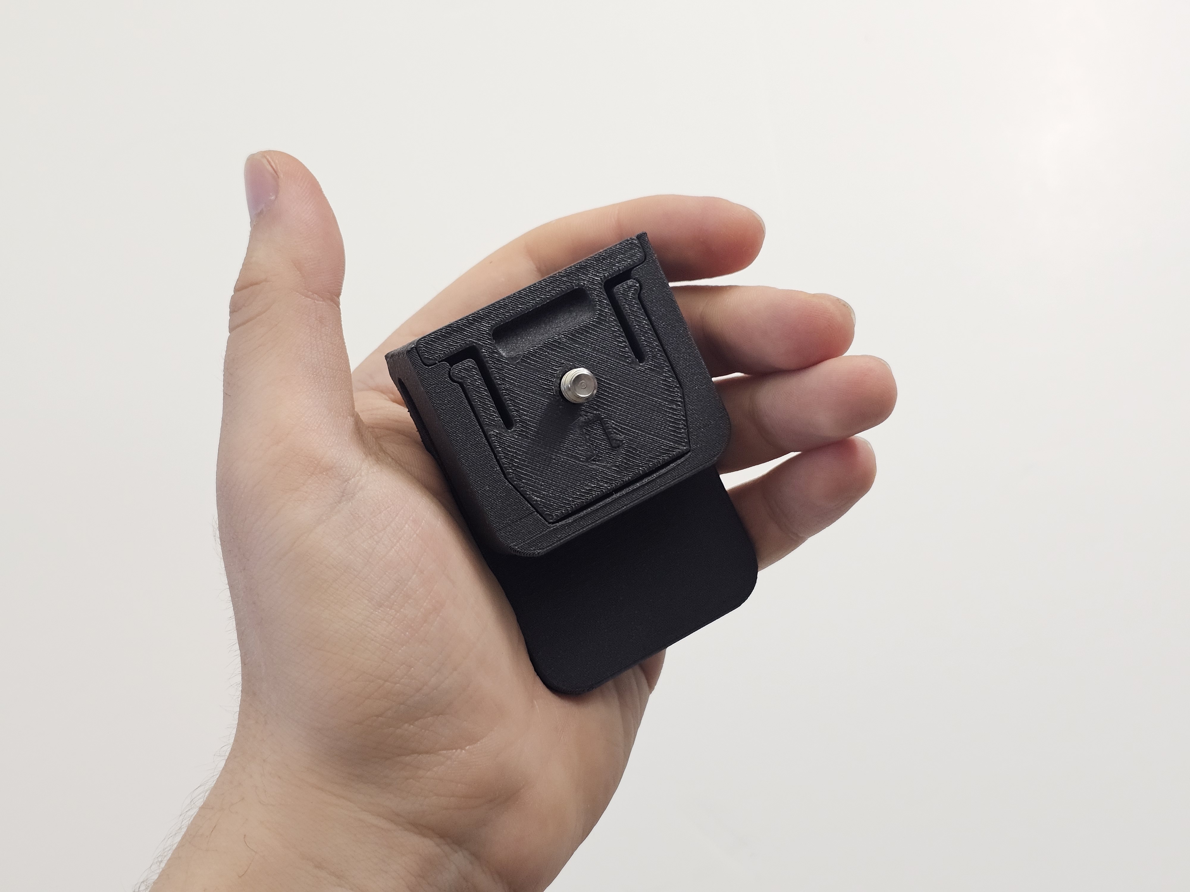 Miniatura 3 do modelo 3D Camera Backpack Clip