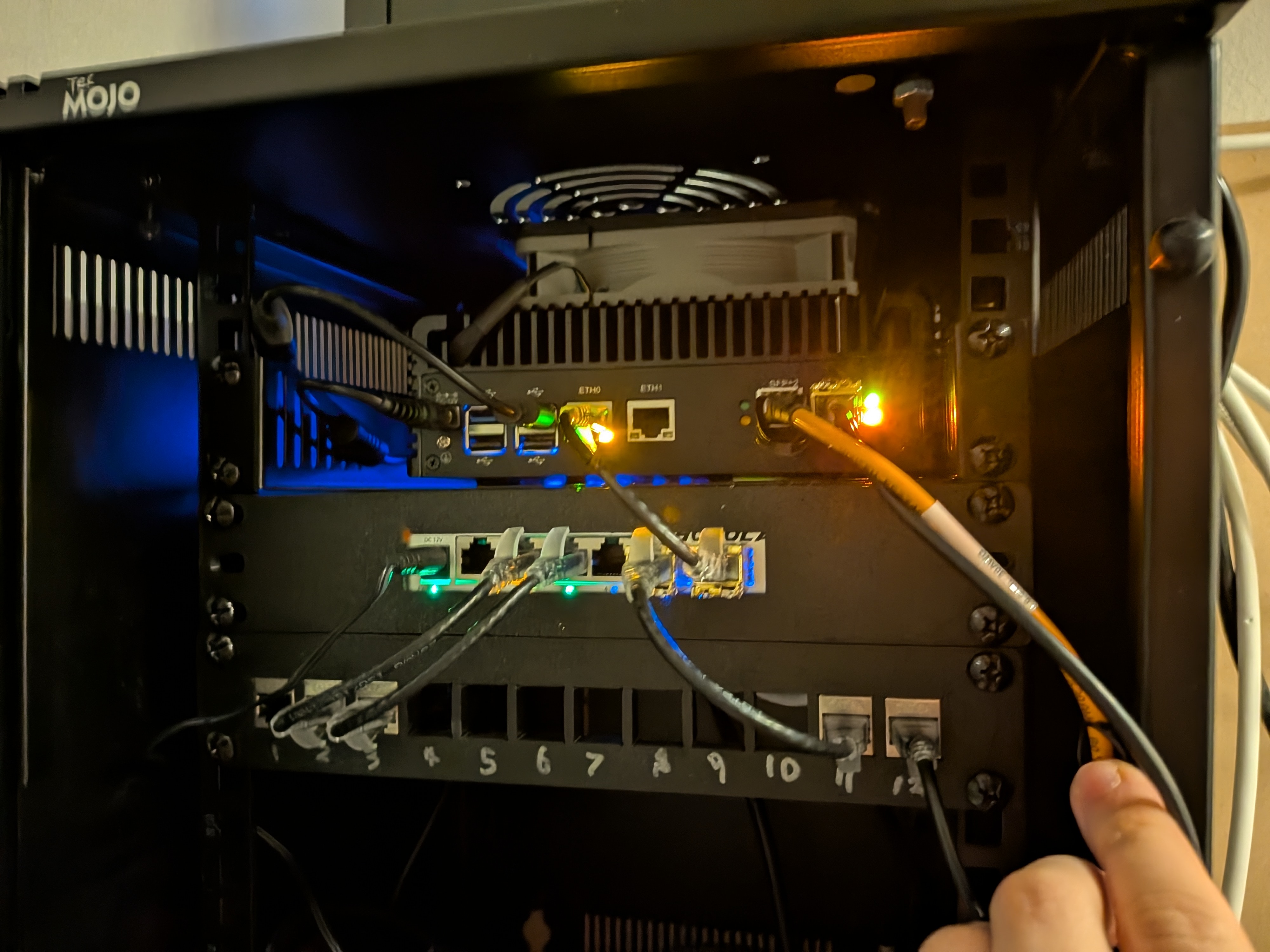 Sodola SL902-SWTG024AS 10in rack mount