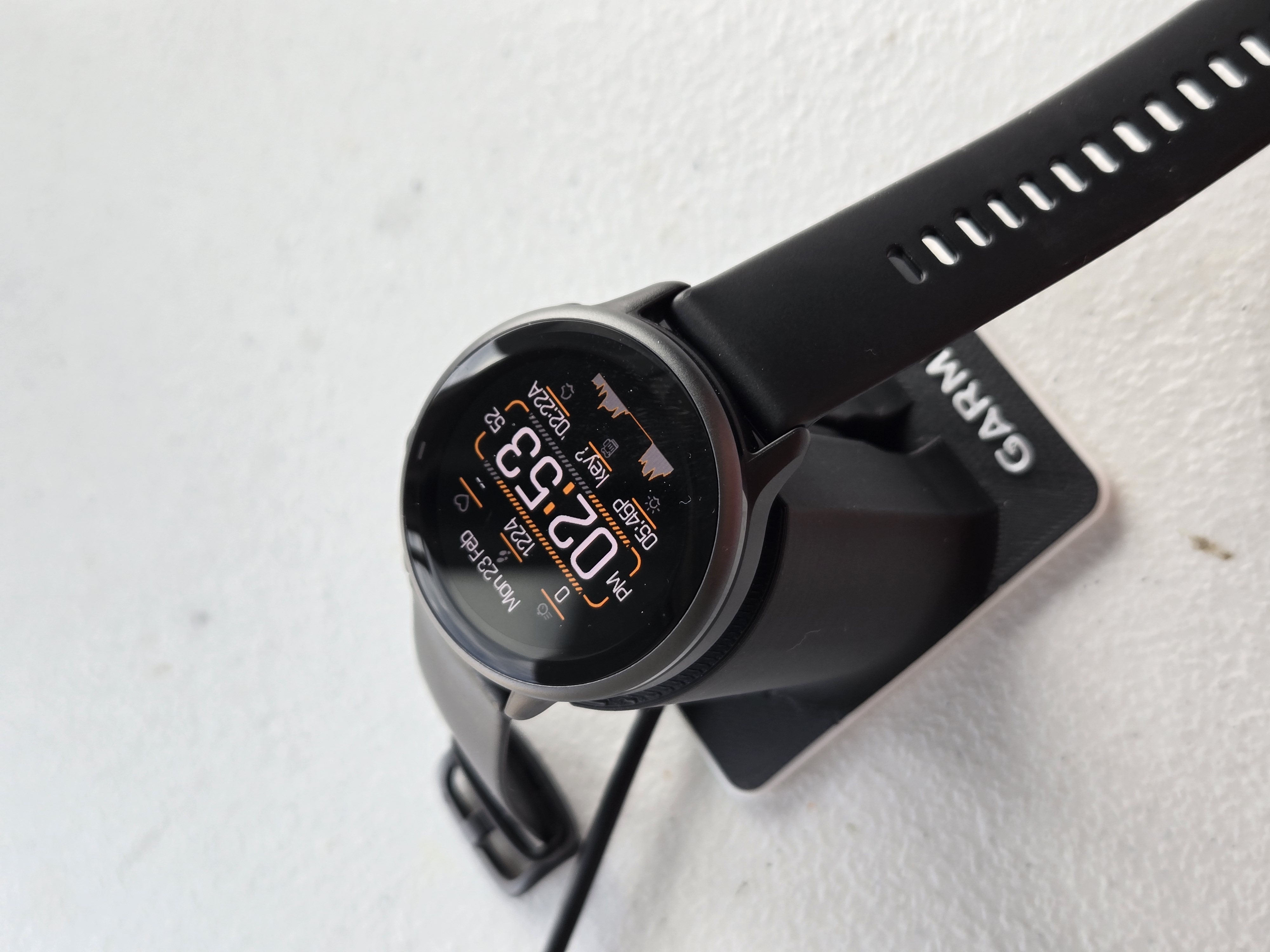 Garmin Vivoactive 6 charging stand