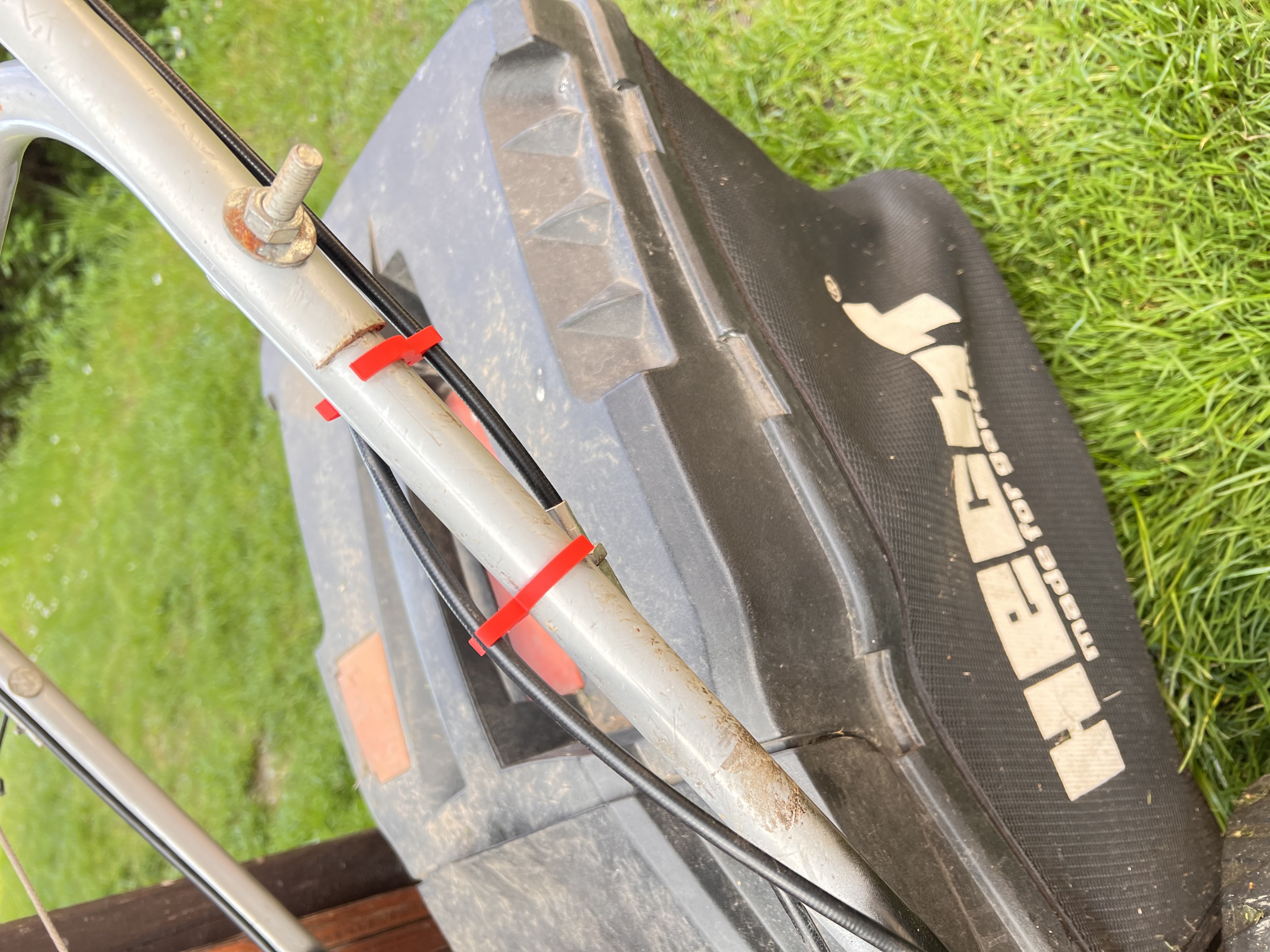 Bowden holder for grass-cutter