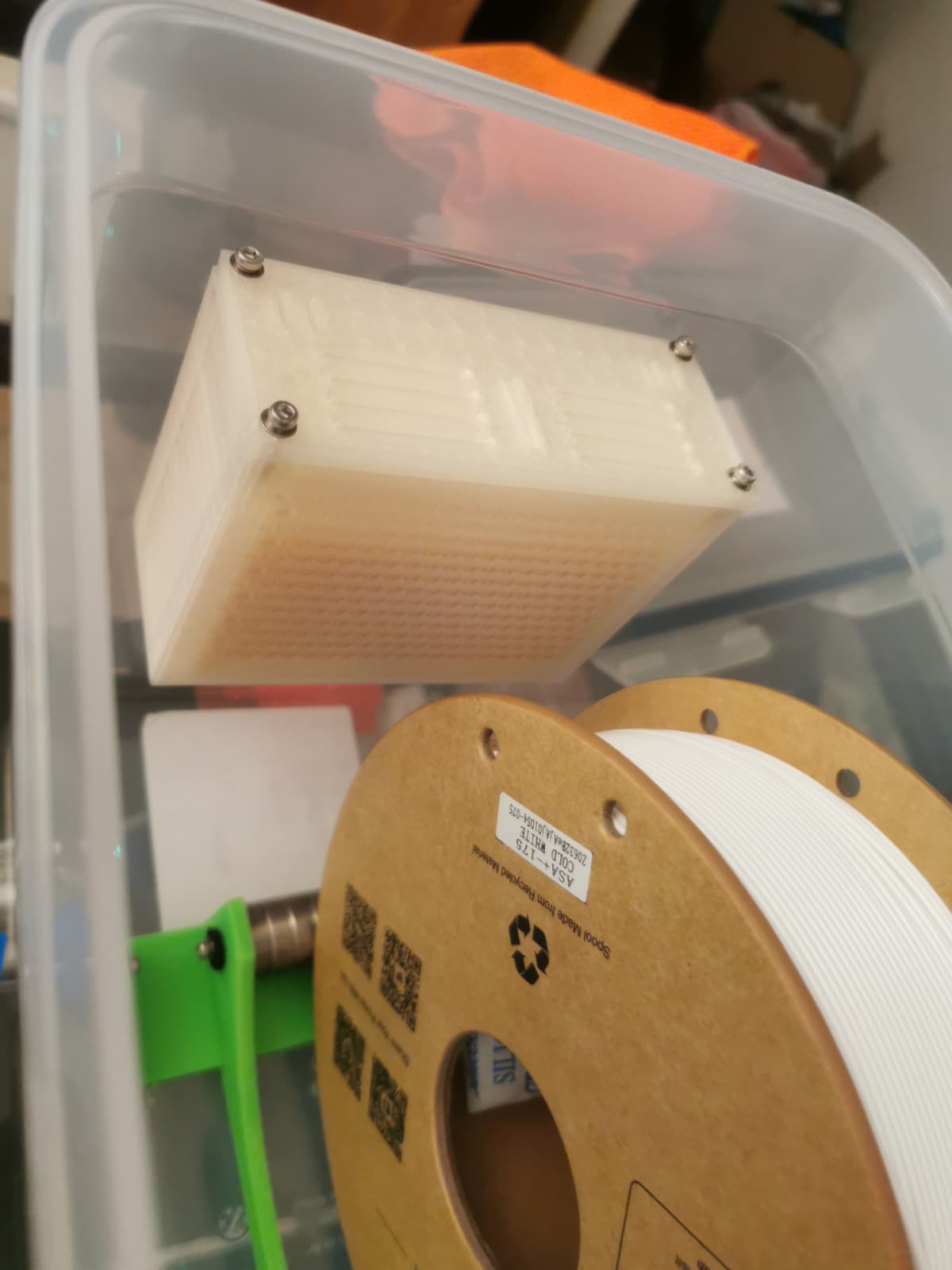 Silca gel box for wall mounting