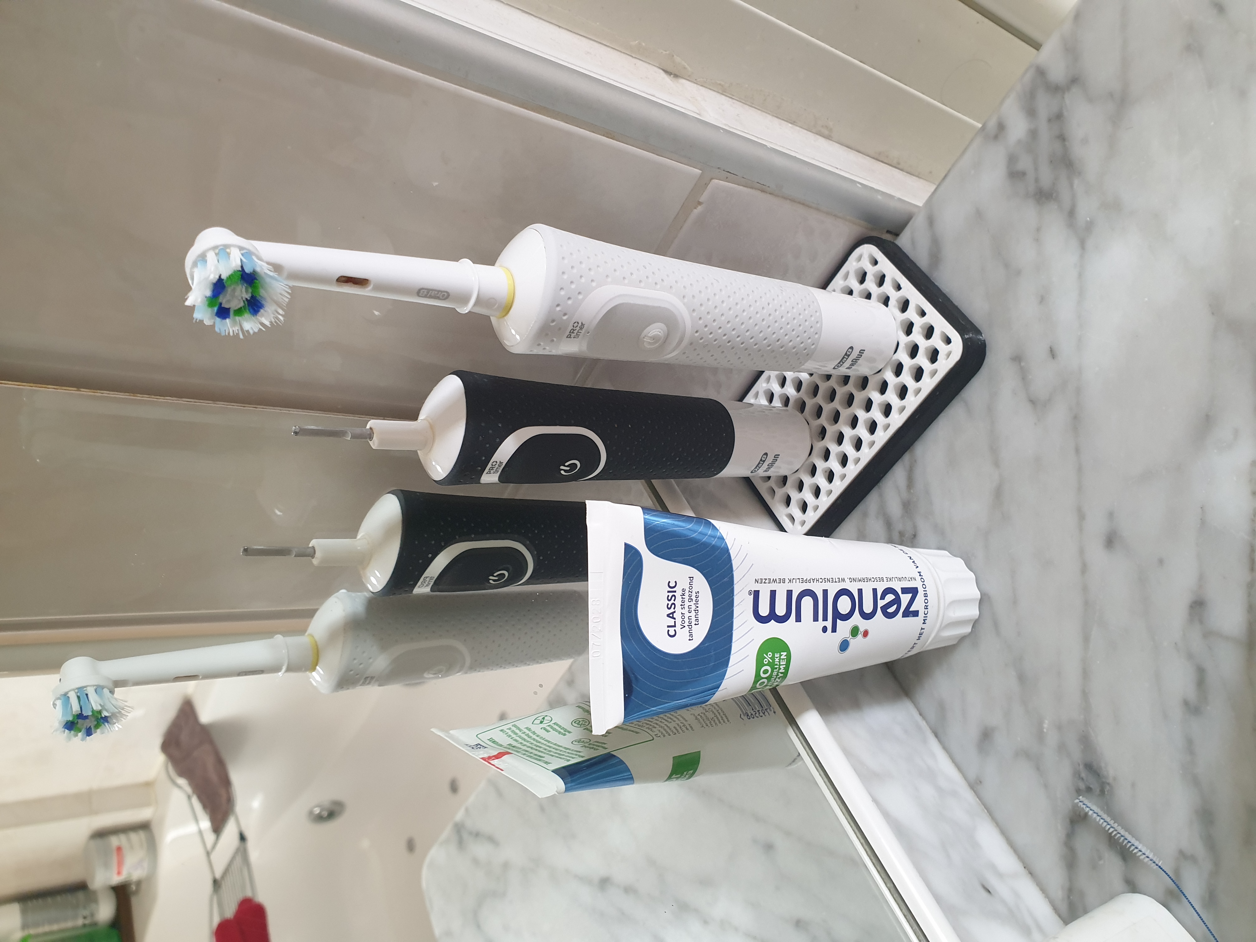 Oral B stand 2 Brush